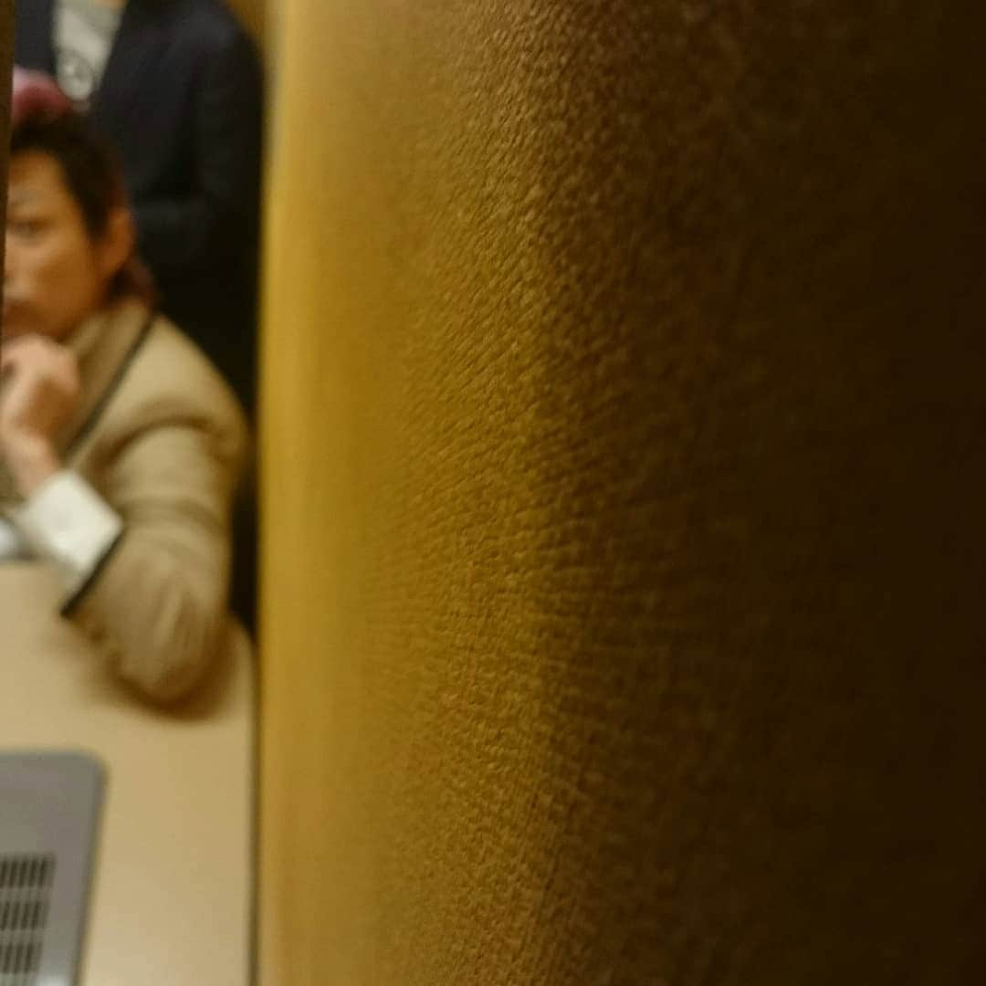 布川ひろきさんのインスタグラム写真 - (布川ひろきInstagram)「トム・ブラウン布川です。 今日のロン毛。 偽澤穂希さんロン毛。  有吉ゼミご覧の皆さんありがとうございました！ 中西哲生さん、岩本輝雄さん小さい頃に見てたサッカーレジェンドと大食い感動でした！お二人とも優面白い方です！ YouTuberルルちゃんは飯かわいく．．．良いぃーー！！！ 有吉ゼミの後のTHE Wのハルカラ ランチの顔も．．．良いぃーーー！！！ 杏もランチもかましたので．．．良いぃーー！！！ そして、その裏で最終回を迎えたケイダッシュの若手のライブの喫煙所を盗撮．．．ホゲェーーーー！！！！！ そんなこんなで本日、宮城テレビ 24:59～「熱烈！ホットサンド！」 ぜひご覧下さい！  #ブリバリでGO! #ヤングな横須賀大冒険 #トムブラウン #有吉ゼミ #中西哲生 さん #15年ぶりのバラエティ #だそうです。」12月10日 14時43分 - nunokawa_tombrown