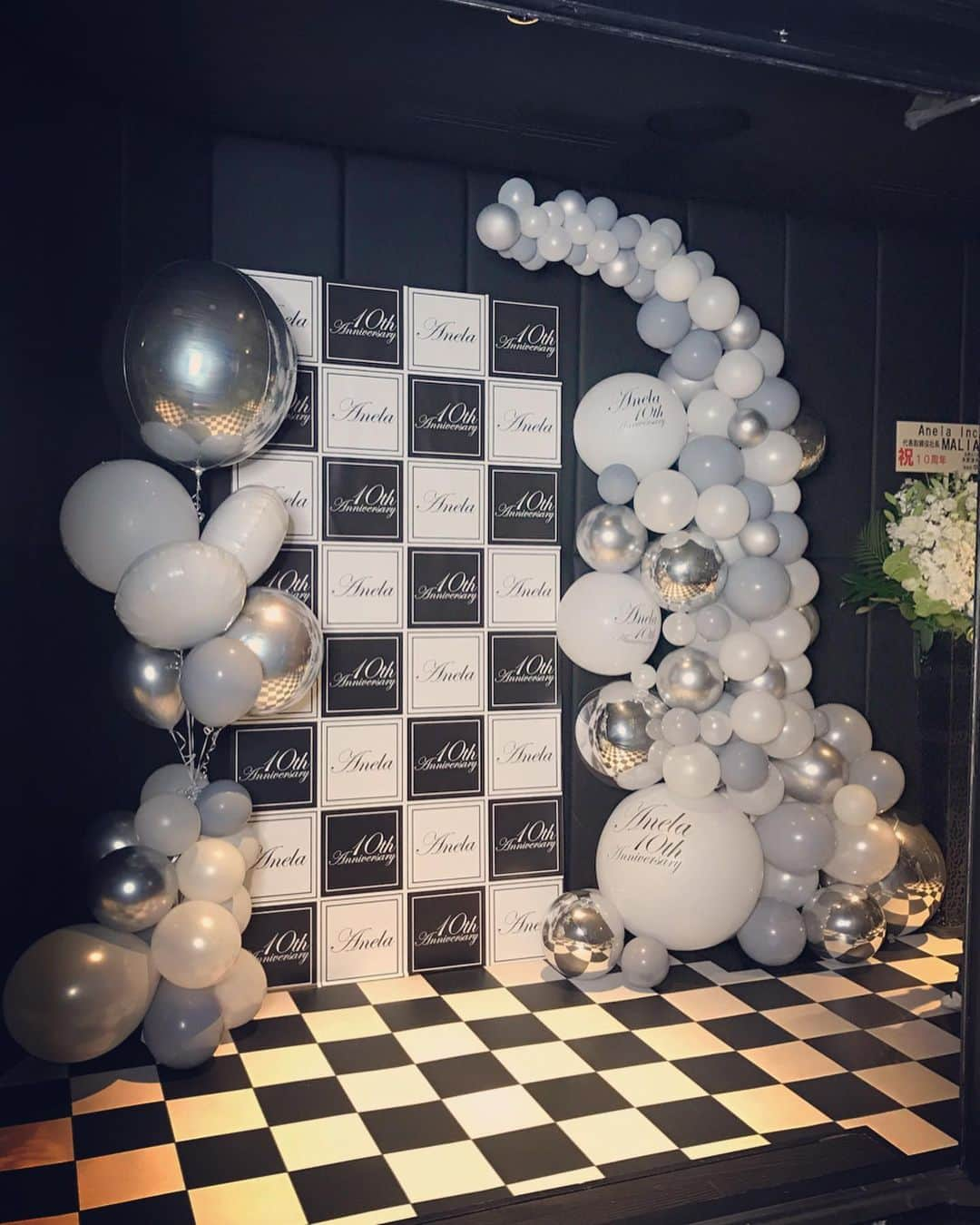 安藤成子さんのインスタグラム写真 - (安藤成子Instagram)「ANELA 10th Anniversary☆ のpartyの装飾させていただきました☆ ・ いつも綺麗でかっこいい @malia_tencarat さん @_ayaaa84_ さん いつもありがとうございます😭💕 ・ @anela_tokyo  @moalaniwax_tokyo  @laponi_tokyo  @anela__beauty  と幅広く展開してて女としても経営者としても輝いてる姉さん達本当素敵です✨ ・ うちも10周年まであと4年✨ この4年で何をするか、何が出来るか今からワクワク楽しみです✨ ・ 改めて10周年の節目のパーティーに携われて光栄です✨ ・ これからもよろしくお願いします💜 ・ #anela #anelatokyo  #anela10周年」12月10日 14時38分 - seikoando