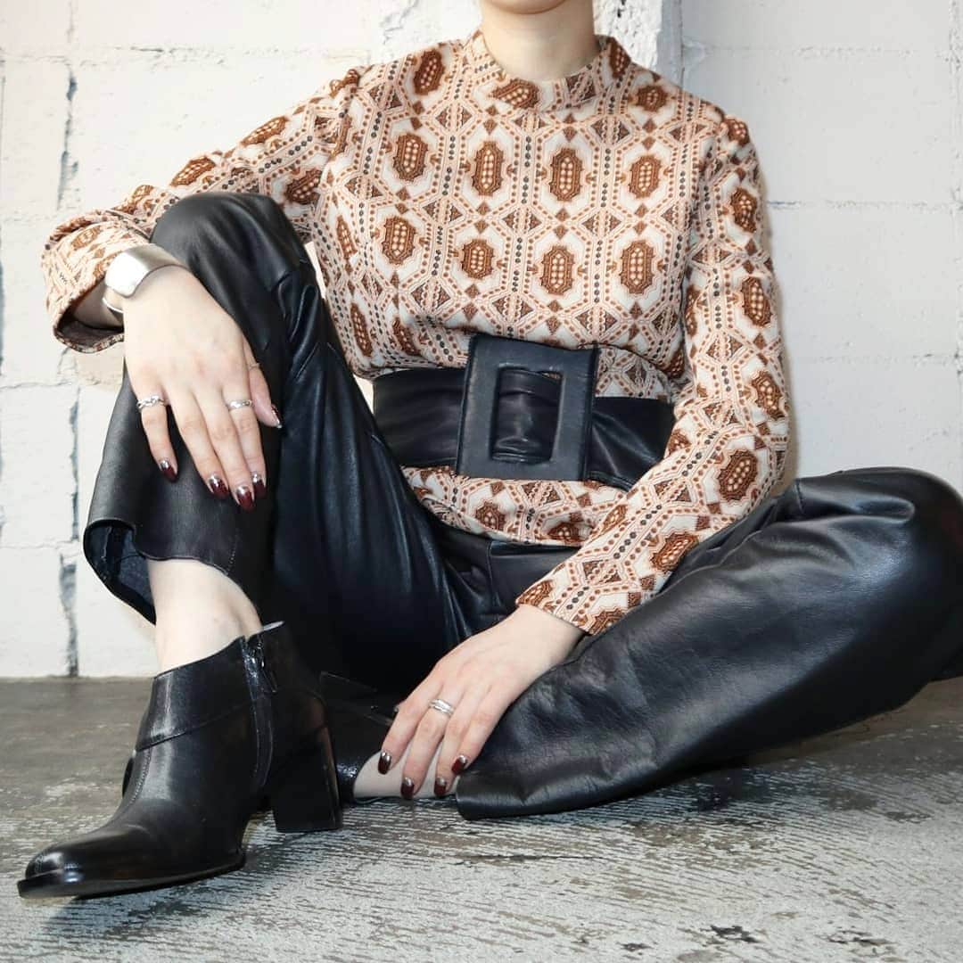 吉祥寺 古着屋 Orfeoのインスタグラム：「1970's Vintage Pattern Tops  #orfeo #kichijoji #tokyo #vintage #used #fashion #coordinate #outfit  掲載商品のお問い合わせはメールにて承っております。コメント、DMでのお問い合わせは受け付けておりませんのでご了承ください。」