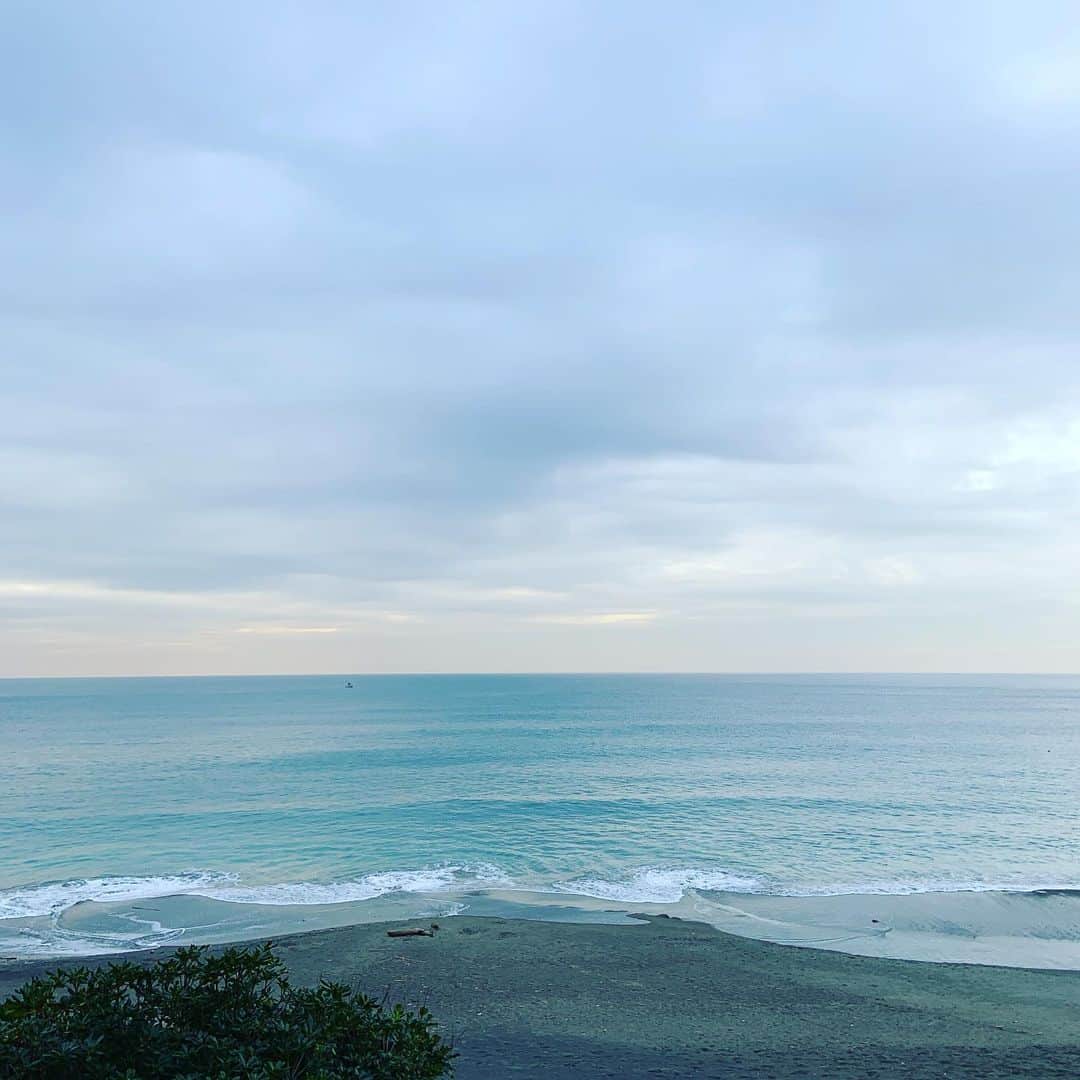 志摩有子さんのインスタグラム写真 - (志摩有子Instagram)「ずっと来たかったカイ・フランク展に。海はやっぱり気持ちがいい。すっきり。 #カイフランク展」12月10日 15時01分 - ariko418
