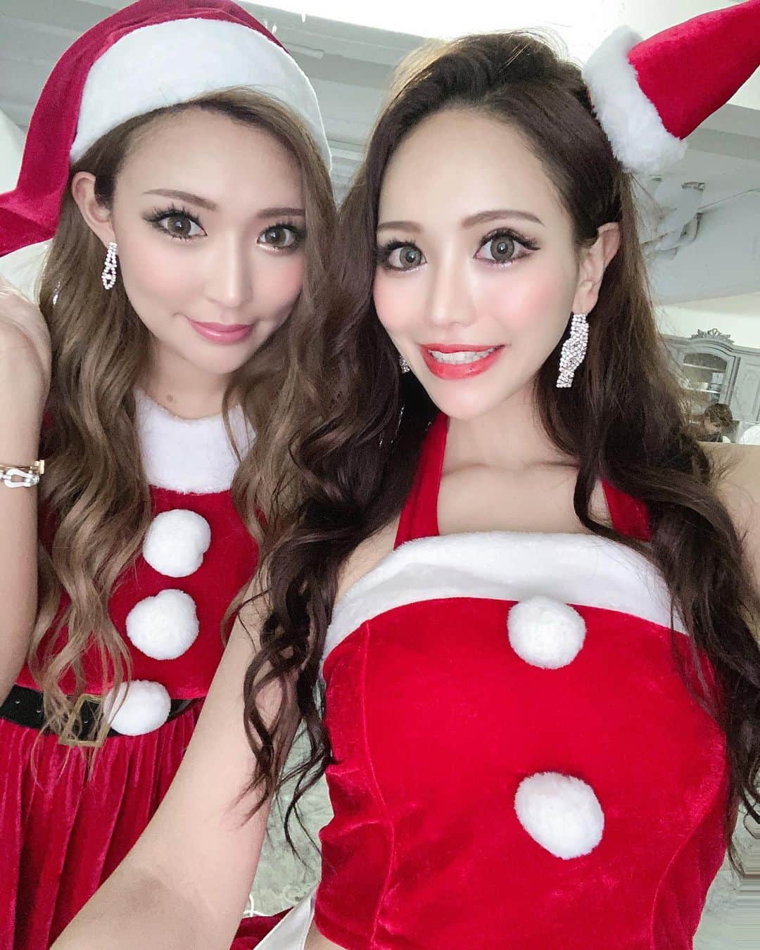 のインスタグラム：「. 札幌の桃瀬ともちゃん😍💕 初めて会えて嬉しくて写真撮って貰いました☺️ 実物も綺麗で優しかった〜😍💕 ありがとうございました♥️♥️ .  #dazzy #dazzystore #デイジーストア #キャバドレス #キャバドレス通販  #クリスマスコスプレ #クリスマス撮影 #サンタコスプレ #コスプレ撮影 #圣诞老人 #角色扮演　 #maisondebeaute #メゾンドボーテ #桃瀬とも #すすきのキャバ嬢 #すすきのキャバクラ #ススキノ  #歌舞伎町 #キャバクラ #キャバ嬢 #gentlemanzclub #ジェントルマンズクラブ #ジェントル #桜ゆみ #新宿 #銀座 #西麻布 #六本木 #北新地 #ミナミ」
