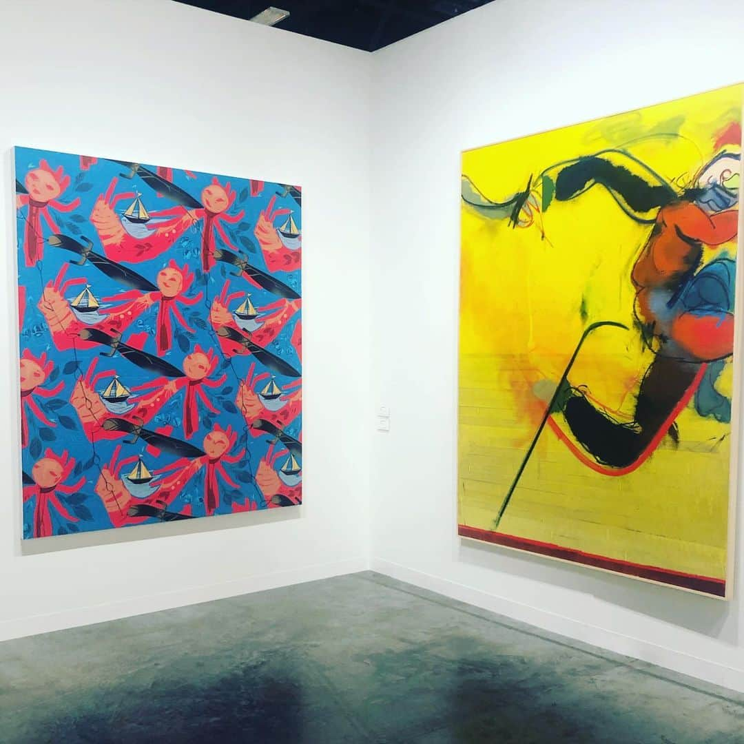 クリス・ギャルヤさんのインスタグラム写真 - (クリス・ギャルヤInstagram)「what every painting saw when I walked past them at Art Basel ⬅️🐐’s」12月10日 15時08分 - chrisgalya