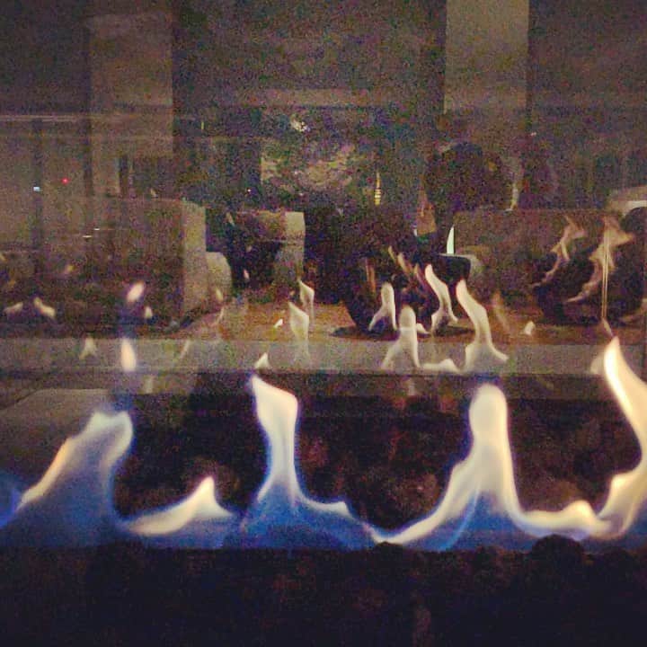 DJ AMIGAのインスタグラム：「いいなー 暖炉欲しいな🔥 #fireplace」