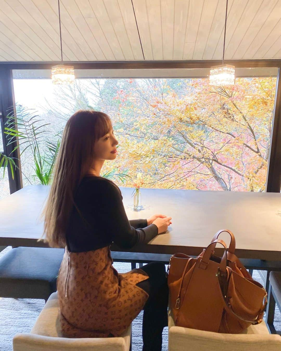 岡部あゆみさんのインスタグラム写真 - (岡部あゆみInstagram)「紅葉の箱根🍁 お部屋の半露天風呂🛁 気持ちよくて何回も入った☺︎ マッサージして 温泉入って 身体にいいご飯食べて リフレッシュ出来ました♡」12月10日 15時22分 - ayumi_okabe