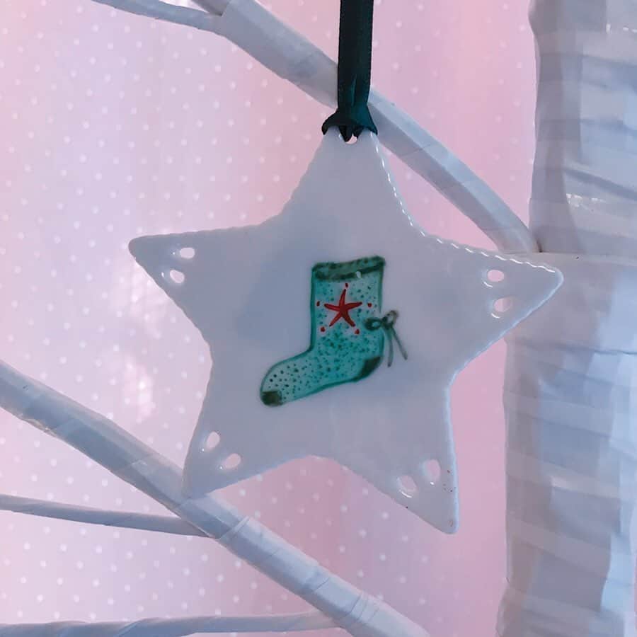 森泉さんのインスタグラム写真 - (森泉Instagram)「Putting up the X’mas ornaments together🎄✨お義母さんのハンドメイドなの😍」12月10日 15時43分 - izumi.mori