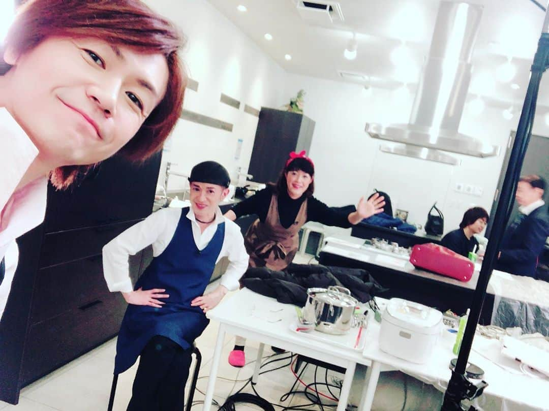 城咲仁さんのインスタグラム写真 - (城咲仁Instagram)「只今、ごちそうライフ収録中❣️ まだまだ、頑張ります✨ その後は、CLUB愛本店かな？ 笑笑 #中沢初絵 さん #山咲トオル さん #城咲仁  #ごちそうライフ」12月10日 15時37分 - shirosaki_jin_official