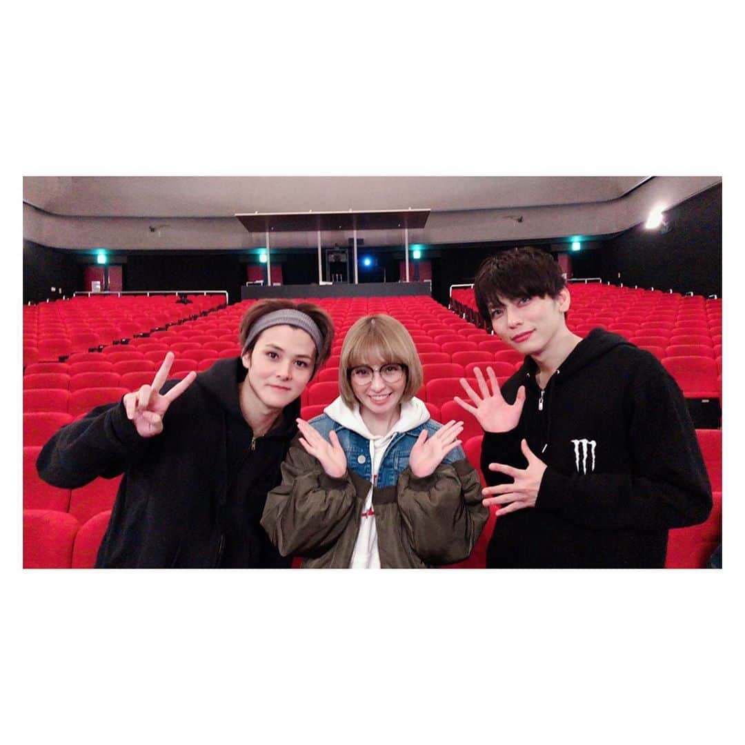 Minaさんのインスタグラム写真 - (MinaInstagram)「Lead 敬多くん輝くんが 出演している 舞台イノサン musicale 最終日に駆け込む事が出来ました😉 役者さんとして 舞台立つ2人も又カッコいい‼️ パリ公演も頑張って👍  #lead #古屋敬多  #鍵本輝  #イノサンmusicale  #パリ公演に姉さん連れてって」12月10日 15時53分 - mina_1977