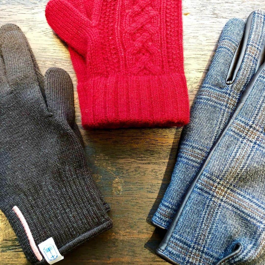 のインスタグラム：「＜tet. POPUP SHOP＞ ブランドを通して手袋産業を活性化させる活動に取り組んでいる、香川県東かがわ市で作る手袋や手にまつわるオリジナル商品を手がける＜tet.（テト）＞。 . 今年も「BEAMS JAPAN 新宿店」にて ＜tet.＞の魅力が詰まったPOPUP SHOPを開催中です！ . 会期中は通常取り扱いのないメンズ、ウィメンズ、キッズの手袋をモアバリエーションで展開する他、 12色展開の＜ビームス ジャパン＞別注ロゴの手袋も登場するなど豊富なラインナップをご用意。  機能性・デザイン性に富んだ＜tet.＞の手袋を 是非店頭にてご覧ください。  BEAMS JAPAN 1F ☎︎ 03-5368-7314 #beams  #beamsjapan  #beamsjapan1st  #ビームスジャパン #新宿 #新宿三丁目 #日本製 #madeinjapan #香川県 #tet #手袋 #グローブ #glove」