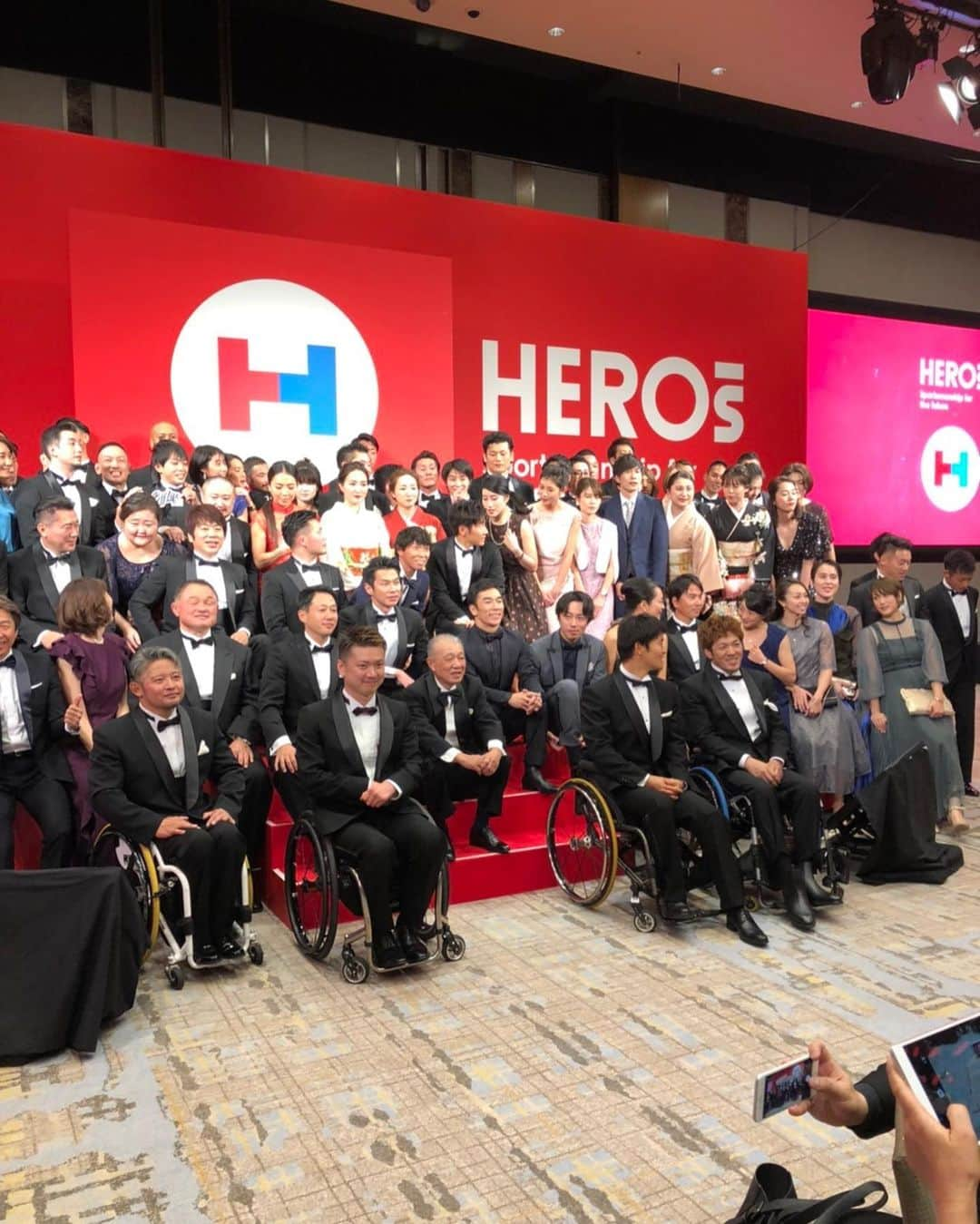 木村真野・紗野さんのインスタグラム写真 - (木村真野・紗野Instagram)「HERO's AWARDに出席させて頂きました。 アスリートによる社会貢献活動の表彰式✨ 被災地支援、障害を持つ子供達とスポーツ、DVを受けた子供達にスポーツを通して心を開いてもらう、少年院などでのスポーツ交流、パラスポーツ体験などアスリートだからできる事を見つけて色んな場所でアスリートがみんなに夢、目標、希望、楽しさ、青春などを感じてもらえるよう努めています。 たくさんの素晴らしい志を持ったアスリートが集まりました✨ ひゃくまんさんの生みの親である 早川さんにお声をかけて頂き本当に素晴らしい表彰式に参加させて頂きました。 まやさやにもできる事が少し見えた気がします。ありがとうございました✨ #Herosaward #grandhyatt #award #sports #athlete #happy #dream #hope #japan #power #mayasaya @hayakawacamp  @mayakimura5  @grandhyatttokyo」12月10日 16時01分 - mayasaya_kimura