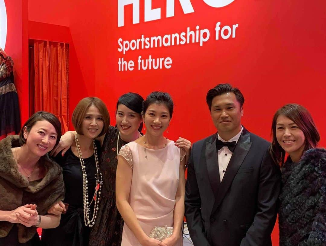 山田幸代さんのインスタグラム写真 - (山田幸代Instagram)「Hero’s award 2019に招いて頂き、素晴らしい会に参加させてもらってきました。 表彰された4組の皆様、そして、特別賞を取られた山下先生はじめメンバーの皆様。 本当におめでとうございました。  サッカー選手の巻さんのスピーチで涙し感動いたしました。 また、テーブルで隣同士でずっと、いろいろな話をしていただいた中田英寿さん。 本当にたくさん勉強になりました。 素晴らしいこのHero’s Awardは世界の中でも無いほど、スポーツ選手たちが力を合わせて、世の中に恩返しをしたい、世の中の役に立ちたいと立ち上がっています。 この仕組みを考え実行してくださる中田さんには尊敬しかありません。  たくさんのアスリートの皆さんや、日本を支えていらっしゃる日本財団様はじめ企業の皆様にお会いできて、勉強させていただき、熱い想いを共有し会えた時間を本当に幸せに感じます。  私も、もっと社会に貢献できるよう精進してまいります。  素晴らしい時間でした。 2019年12月9日 Hero’s Award  #herosaward  #athlete  #社会貢献  #世界にために何ができるか #熱く #行動  #実行  #感謝  #日本財団  #中田英寿」12月10日 15時56分 - lacrosseplayer_sachiyoyamada