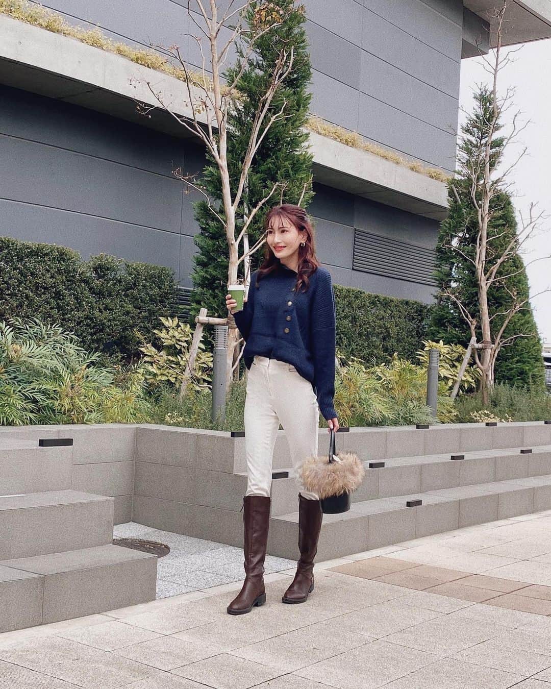 ANNA 杏奈さんのインスタグラム写真 - (ANNA 杏奈Instagram)「✈︎ 今日も寒い～❄️️ ニットが手放せなさすぎる❤️ . 👖は結局2色買い🤤💕 また今度載せます😊 . 今年最後のネイル💅したら、気付いたらお正月🎍を連想させるネイルになった😂 あっぱれ❤️ . . . #ootd #コーデ #モデル #ファッション #travel #旅行 #化粧  #model #coordinate #ヨガ #yoga  #東京 #fashion  #tokyo #trip #travel #tbt #hawaii #waikiki #official #客室乗務員 #インスタ映え #surfing #ミラーフレンチ  #冬ネイル #おしゃれさんと繋がりたい #カフェ好き #ネイル #ネイルデザイン #ネイルデザイン2019」12月10日 15時58分 - anna_maria_end18