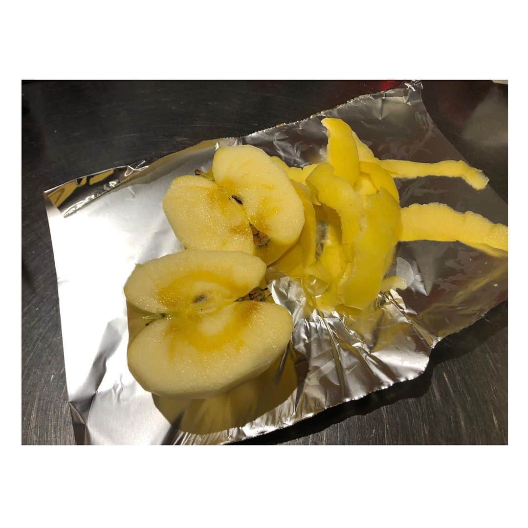 水沢史絵さんのインスタグラム写真 - (水沢史絵Instagram)「黄色いリンゴ、初めて食べた！！ 蜜いっぱいですごい甘いの😍💕 #岩手  #冬恋」12月10日 16時12分 - mizusawafumie