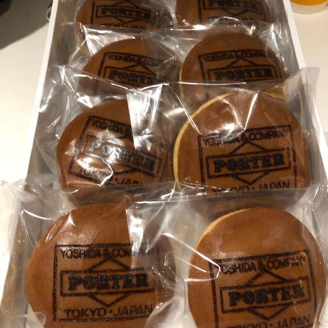 丸山ゴンザレスのインスタグラム：「PORTERさんから色々といただきました。#PORTER #吉田かばん」