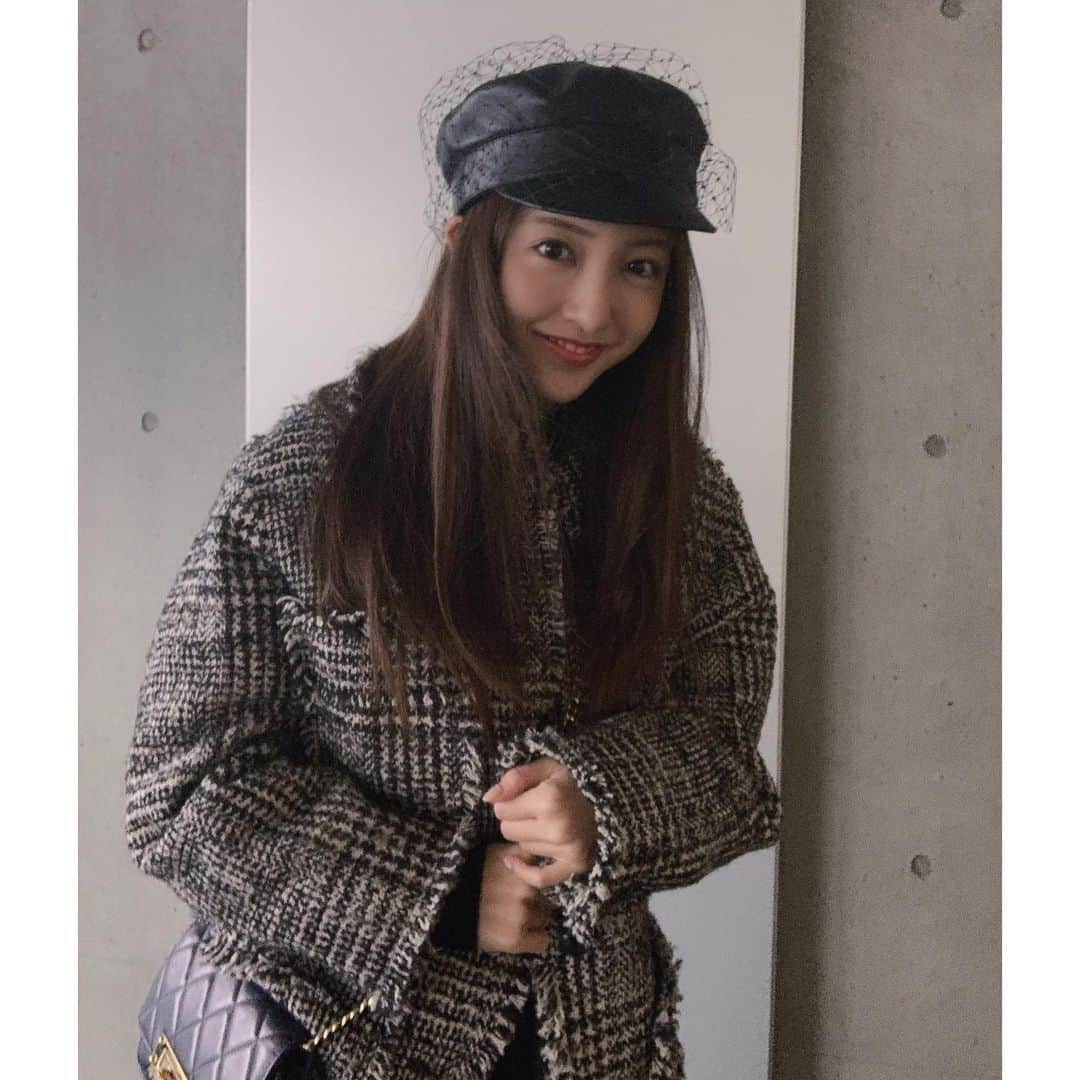 板野友美さんのインスタグラム写真 - (板野友美Instagram)「ずっと欲しかった  @clane_official のジャケット❤️ @ena1123 さんありがとうございます😭❤️ . .  可愛すぎて着るのが勿体ないとは こうゆうことですね🙊✨ . . .  #jaket @clane_official  #casquette @dior」12月10日 16時34分 - tomo.i_0703