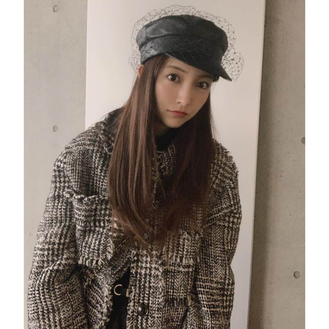 板野友美さんのインスタグラム写真 - (板野友美Instagram)「ずっと欲しかった  @clane_official のジャケット❤️ @ena1123 さんありがとうございます😭❤️ . .  可愛すぎて着るのが勿体ないとは こうゆうことですね🙊✨ . . .  #jaket @clane_official  #casquette @dior」12月10日 16時34分 - tomo.i_0703