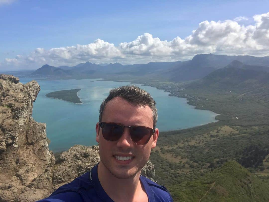 クリスチャン・トーマスさんのインスタグラム写真 - (クリスチャン・トーマスInstagram)「‪Sweaty morning hike up Le Morne Brabant 😅😅. Worth it for the views... #Mauritius 🇲🇺 ‬」12月10日 16時42分 - kristom1