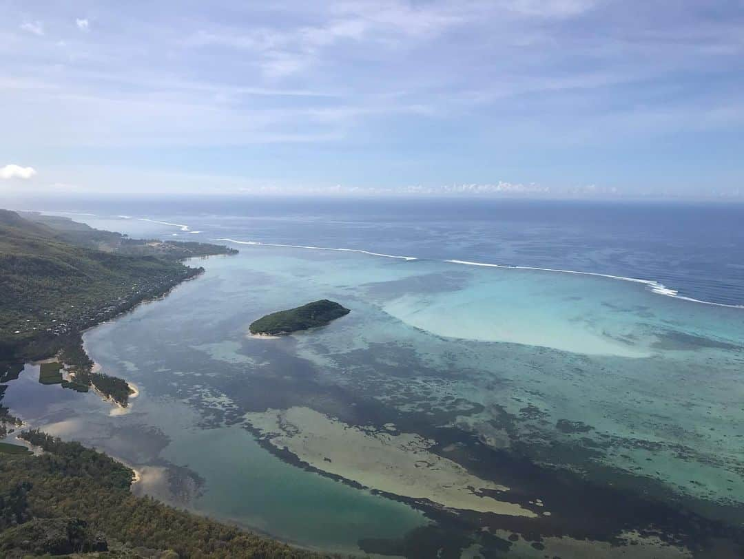 クリスチャン・トーマスさんのインスタグラム写真 - (クリスチャン・トーマスInstagram)「‪Sweaty morning hike up Le Morne Brabant 😅😅. Worth it for the views... #Mauritius 🇲🇺 ‬」12月10日 16時42分 - kristom1