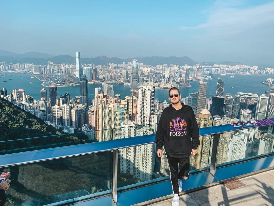 ロビン・シュルツのインスタグラム：「Hello from Hongkong 🇭🇰 😊」