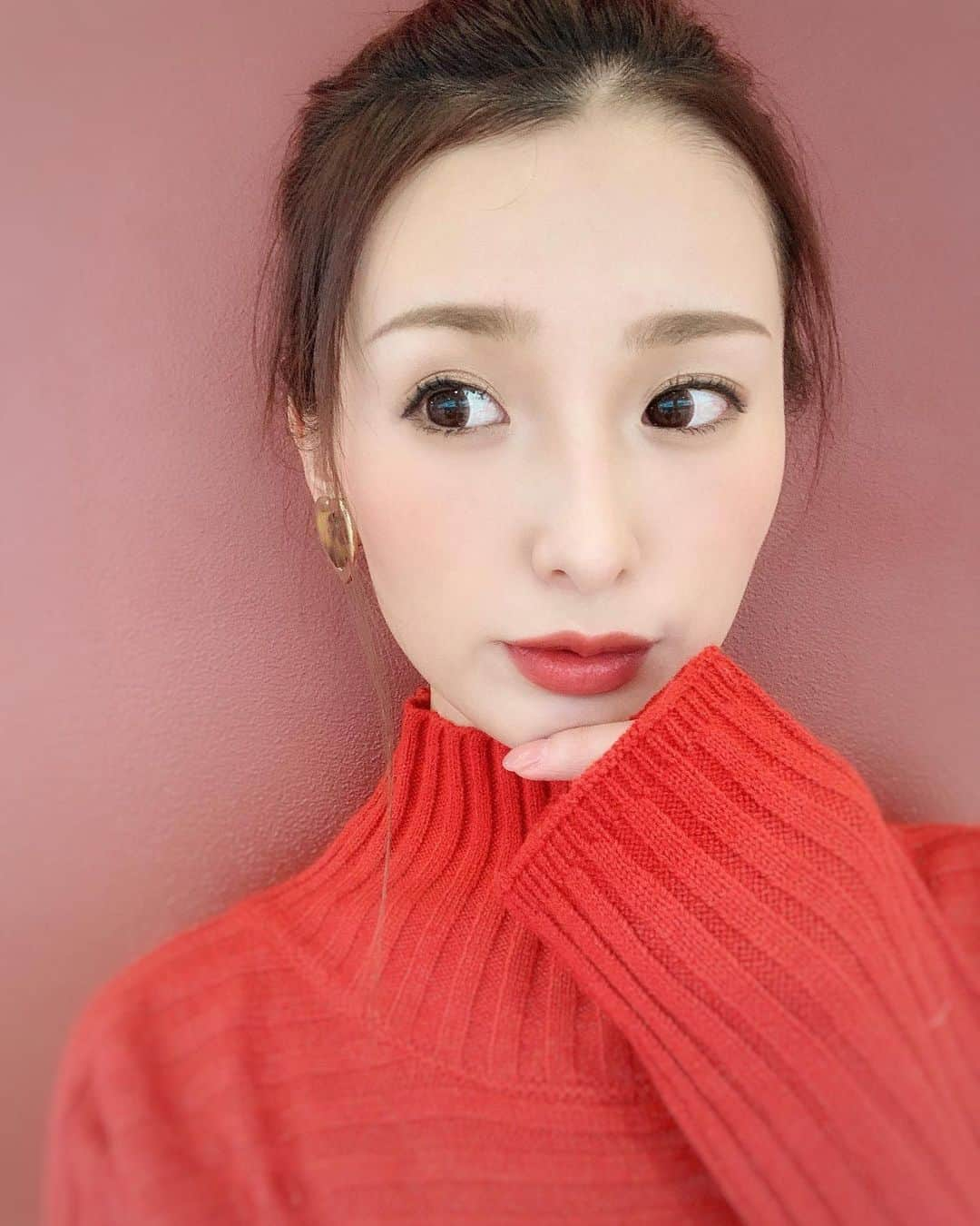 鈴木望さんのインスタグラム写真 - (鈴木望Instagram)「ヒルナンデスのファッションインサート撮影📸💓﻿ ﻿ ファッションのお仕事はご無沙汰なのでなんだかドキドキ。﻿ メイクも、いつも少し雰囲気を変えてみた💄﻿ ﻿ 明日は新潟でお仕事です！！﻿ ﻿ 生放送はラジオです📻﻿ ﻿ 12/11 水曜 ﻿ ﻿ 📻FM PORT﻿ 「four seasons」13:20頃﻿ ﻿ 📻FM NIIGATA﻿ 「PLAYER'S」14:22頃﻿ ﻿ 📻BSN 新潟放送 ラジオ﻿ 「3時のカルテット」 16:30頃﻿ ﻿ ﻿ ﻿ OAは📺﻿ ﻿ 📺読売テレビ﻿ 「キューン! ！」﻿ 26:36~27:03﻿ ﻿ ﻿ #NTV #日テレ　#ヒルナンデス　#木曜ヒルナンデス﻿ #ファッション　#fashion #TV #インサート﻿ #make ﻿ #新潟　#生放送　#ラジオ #FMPORT ﻿ #fourseasons #FMNIIGATA﻿  #PLAYERS #新潟放送  #3時のカルテット #OA #TV #大阪　#関西 #読売テレビ　#キューン #アサヒビールイメージガール  #アサヒビールイメージガール2019 #アサヒビール　#アサヒ　#asahi  #makeup #instamakeup」12月10日 17時00分 - nozomi.0318