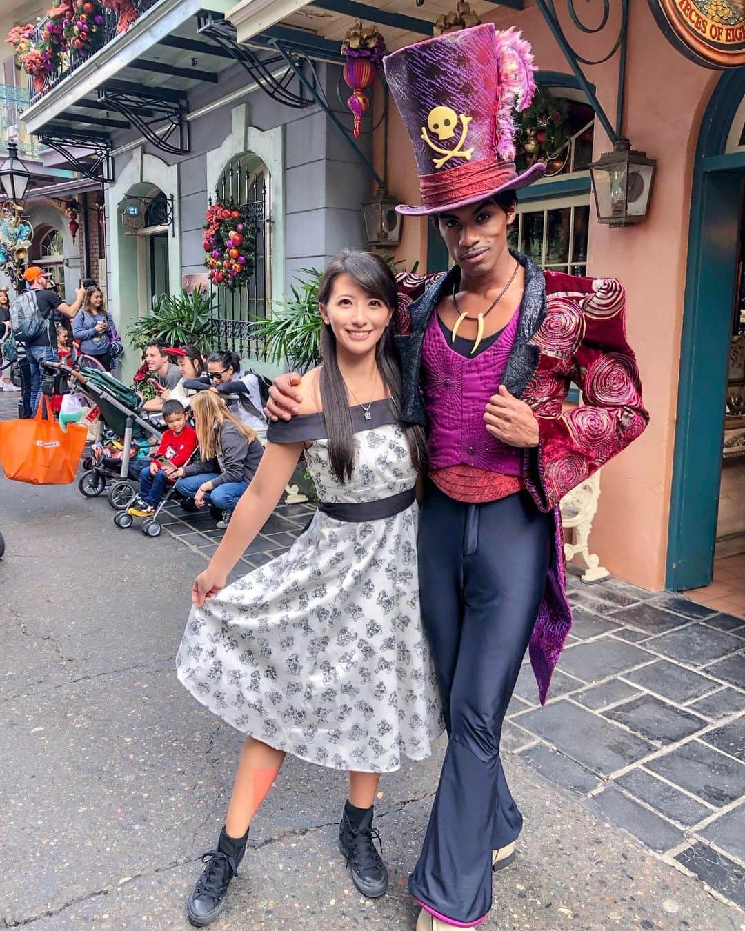 矢部あやのインスタグラム：「201811 4day プリンセスと魔法のキスのフェリシエ！ いつもフリグリだから歩いてるところ声掛けた ・ #disneylandresort」
