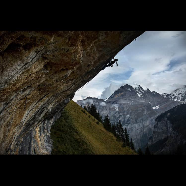 レベッカ・ストッツのインスタグラム：「Looking forward to climb some rocks again :) @scarpaspa  @baechlibergsport  @blackdiamond 📸 @jensenwalker_pictures  #climbing #climbing_lovers #gimmelwald #climbonrocks #beautifulswitzerland #mountains」