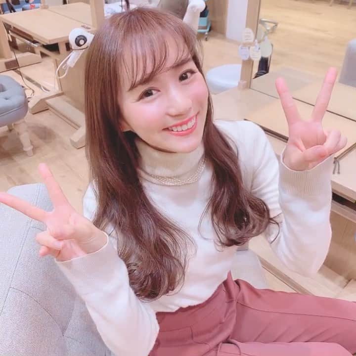 宮内ひかるのインスタグラム：「ハイ、めもりー✌️❣️🎶 ． ハイ、チーズ🧀もいいけど ． これ思いついた瞬間 今年1番冴えてたかも！？！（笑） #ハイめもりー て言うと自然に笑顔の口になるよ 😁←こんな顔w やってみて✌️✌️✌️ ．」
