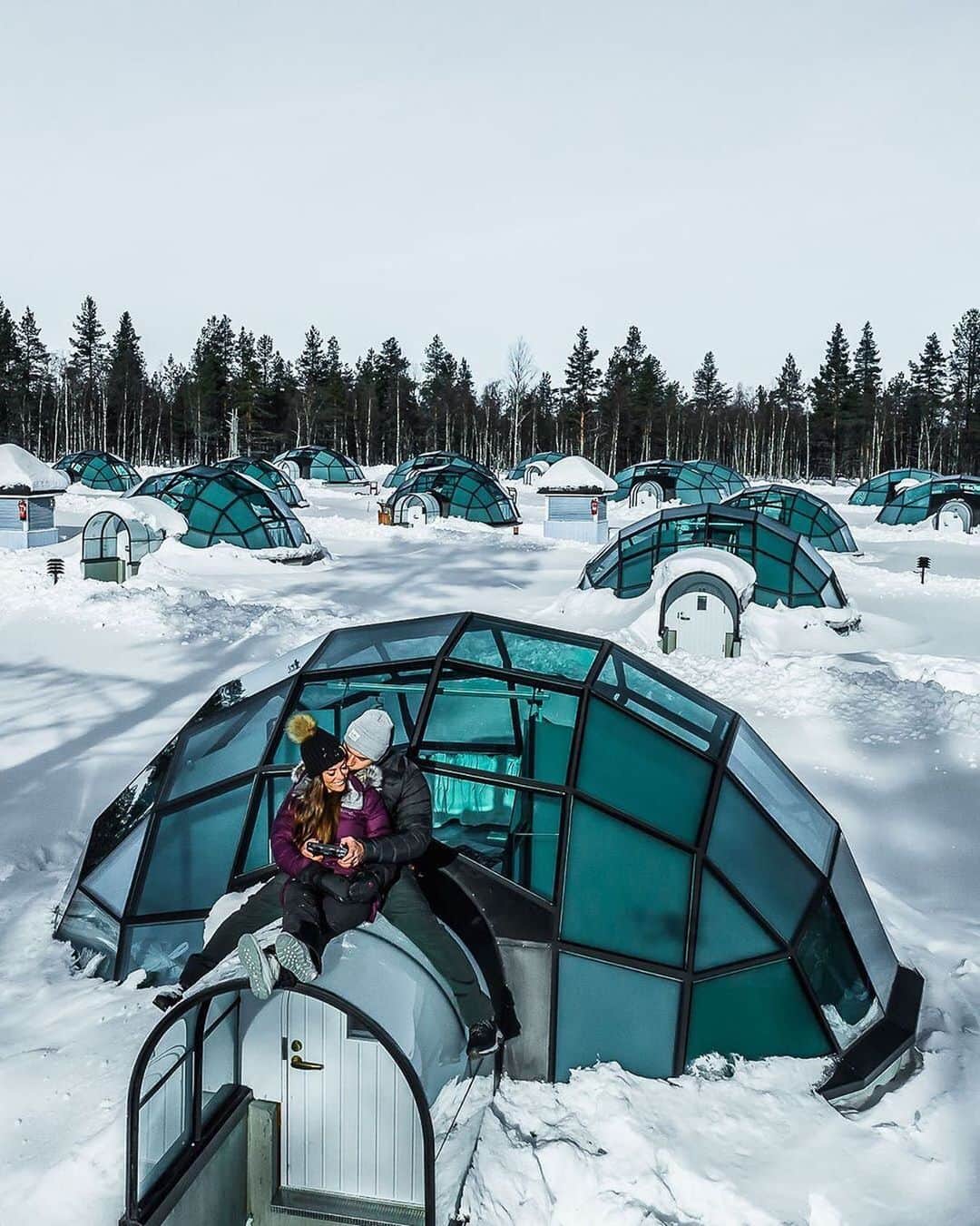 Earth Picsさんのインスタグラム写真 - (Earth PicsInstagram)「Glass igloos in Finland 🇫🇮 by @tabatatravels」12月10日 17時37分 - earthpix