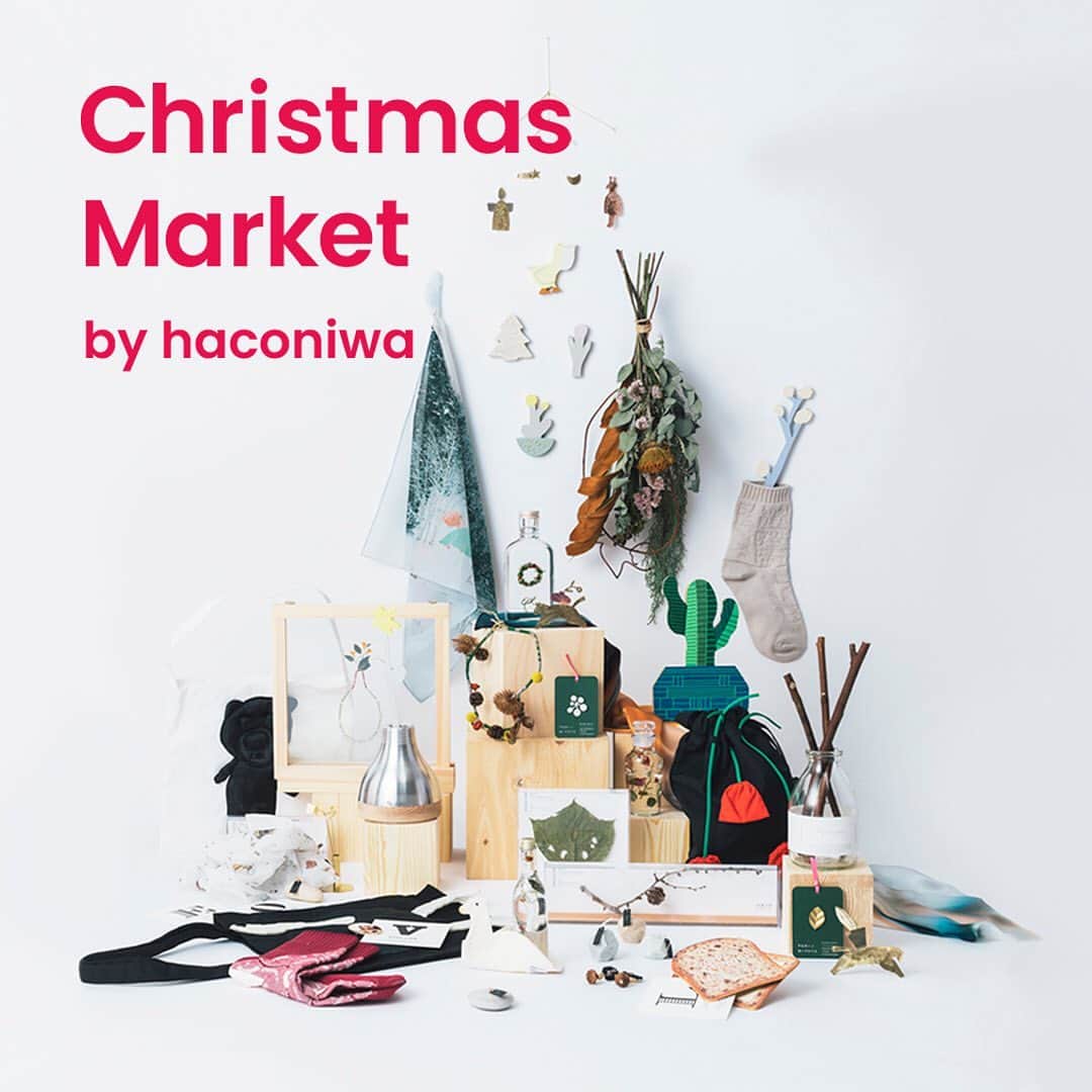 haconiwa / 箱庭さんのインスタグラム写真 - (haconiwa / 箱庭Instagram)「いよいよ12月11日（水）から開催！阪神梅田本店×haconiwa「Christmas Market」出店者をご紹介します！﻿ haconiwaがこれまでのご縁で出会ってきた23のクリエイターやブランドが集結したクリスマスマーケットです。﻿ 「クリスマスだけじゃもったいない！」をキーワードに、クリスマスのワクワク感を感じつつも、クリスマスが終わった後も持続して使えるモノ、いつも使っているものにプラスすることでちょっとだけ特別感が演出できるモノを中心にセレクトしました。﻿ ﻿ 4階のテーマは、「Art Decoration」。キャンドルや水引のオブジェ、モビールなど、インテリアに飾るだけで、空間が華やかになるアートなアイテムをセレクションしました！﻿ ﻿ ＜参加者一覧＞ Pum＜パム＞（ キャンドル） @pum_recipe﻿ デザイナー元明加織・山田梨恵によるキャンドルブランド。2011年より活動開始。﻿ “パム”は心臓の鼓動の音です。﻿ 石をモチーフにしたストーンキャンドルやオブジェ、特別な日に灯したくなるケーキキャンドルなど展示販売いたします。﻿ RITUAL the crafts （水引） @ritual_the_crafts 水引で描く、あたらしい物語。日本の伝統素材である”水引”。儀礼や儀式の伝統と、絵描く創るという作家の感性を親和させた水引の可能性を探求した作品を制作しています。オブジェやジュエリーを展示販売致します。水引は、作家出身地であり現在アトリエのある、長野県飯田市の飯田水引を使用。﻿ ﻿ 望月若子（オブジェとアクセサリー） @m0312w 金属を使って、日々の生活で感じたことや忘れたくないことを記録する。という活動をしています。﻿ 今回は、去年冬に訪問したベルギーの可愛いクリスマス風景を、わたしなりに再現させた作品を展示販売します。﻿ ﻿ iriki (イラストレーション・木工のユニット) @iri_ki “自然のなかのかたちの面白さ、色の不思議さを暮らしの景色においてみたら、毎日がちょっと違ってみえるかもしれない”というコンセプトのもと、イラストレーションと木工のユニットとして活動。﻿ クリスマスオーナメントなどインテリアになる木製アイテムや、木製玩具を展示販売します。﻿ ﻿ COmRE(金型作家 室島 満) @comre_muroshima_seiko﻿ あらゆる製品を作る元となる金型。長年の金型の製造経験を活かし金型造りからもの造り（もの創り）を考えたプロダクト。アートピース、ステーショナリー、アクセサリーと幅広く創作活動中。今回はアクセサリー、インテリアに限定し販売します。 ﻿ 詳細は、こちらよりご確認くださいー！﻿ https://www.haconiwa-mag.com/information/2019/11/hanshin2019christmas/﻿ ﻿ 関西のみなさま、よろしくお願いします。﻿ ﻿ 阪神梅田本店×haconiwa「Christmas Market」﻿ 開催期間：12月11日（水）〜12月25日（水）﻿ 営業時間：10:00〜20:00﻿ 場所：阪神梅田本店　3F〜7Fイベント会場﻿ 大阪市北区梅田一丁目13番13号﻿ ﻿ #クリスマス #マーケット #阪神梅田本店 #Christmas #Xmas #Christmas2019 #クリスマス2019 #プレゼント #ギフト #クリスマスプレゼント #Gift #アクセサリー #キャンドル #水引 #オブジェ #木製玩具 #pum #ritualthecrafts #望月若子 #iriki #ovov﻿」12月10日 17時46分 - haconiwa_mag