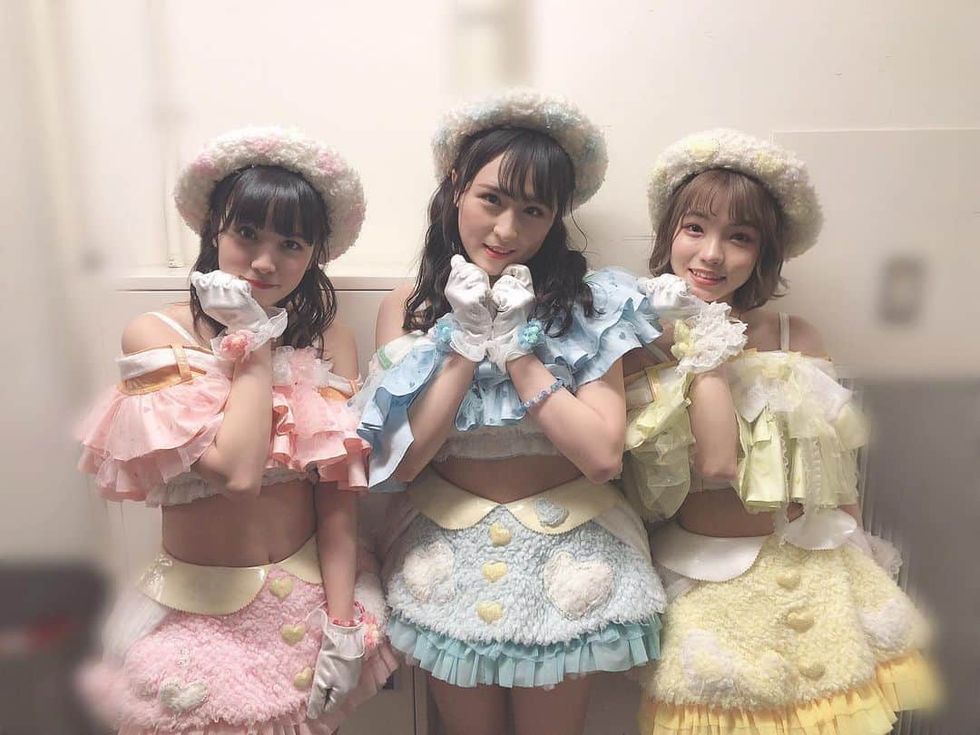 川本紗矢さんのインスタグラム写真 - (川本紗矢Instagram)「💗💙💛 . #AKB48 #akb48全国ツアー2019 #チーム4 #おnewの上履き」12月10日 17時52分 - sayaya_38