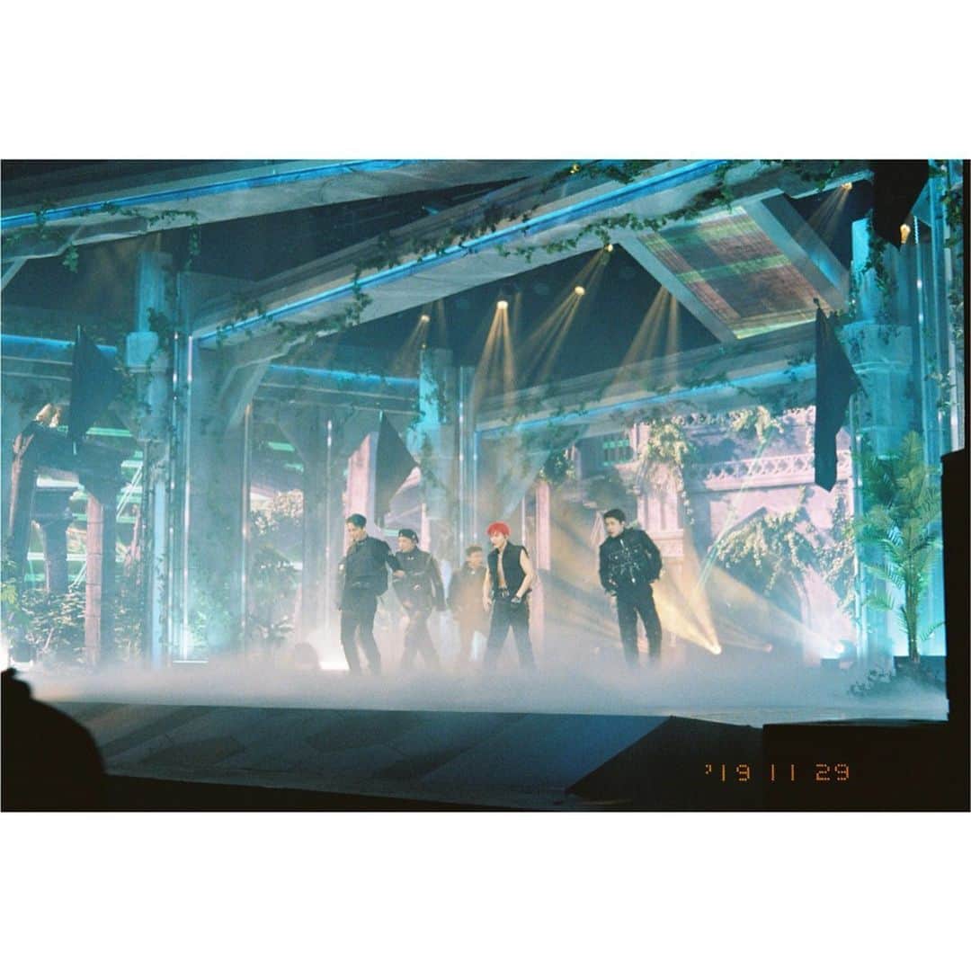 EXOさんのインスタグラム写真 - (EXOInstagram)「EXO THE STAGE Snapshots 🎞📸 - #EXO #엑소 #weareoneEXO #EXOonearewe @exo.onearewe #OBSESSION #OBSESSEDwithEXO #EXO_THE_STAGE」12月10日 18時00分 - weareone.exo
