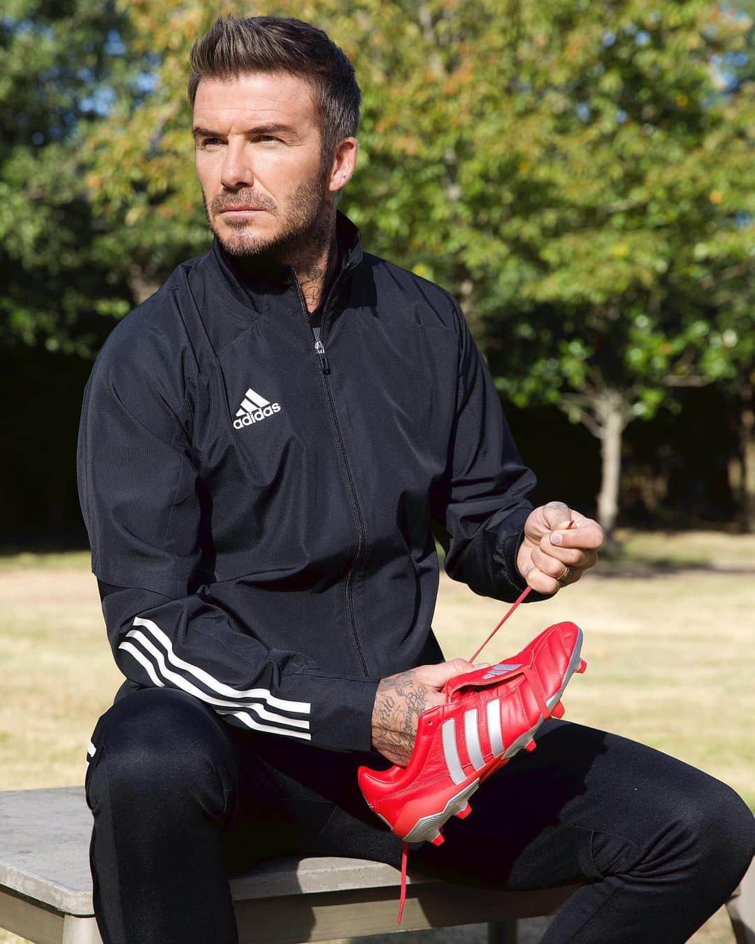 adidas Footballさんのインスタグラム写真 - (adidas FootballInstagram)「Classic combination. @davidbeckham and the iconic #Predator Mania, available now in limited quantities, tap to shop. #LimitedCollection  #Football #Soccer #adidasFootball」12月10日 18時00分 - adidasfootball