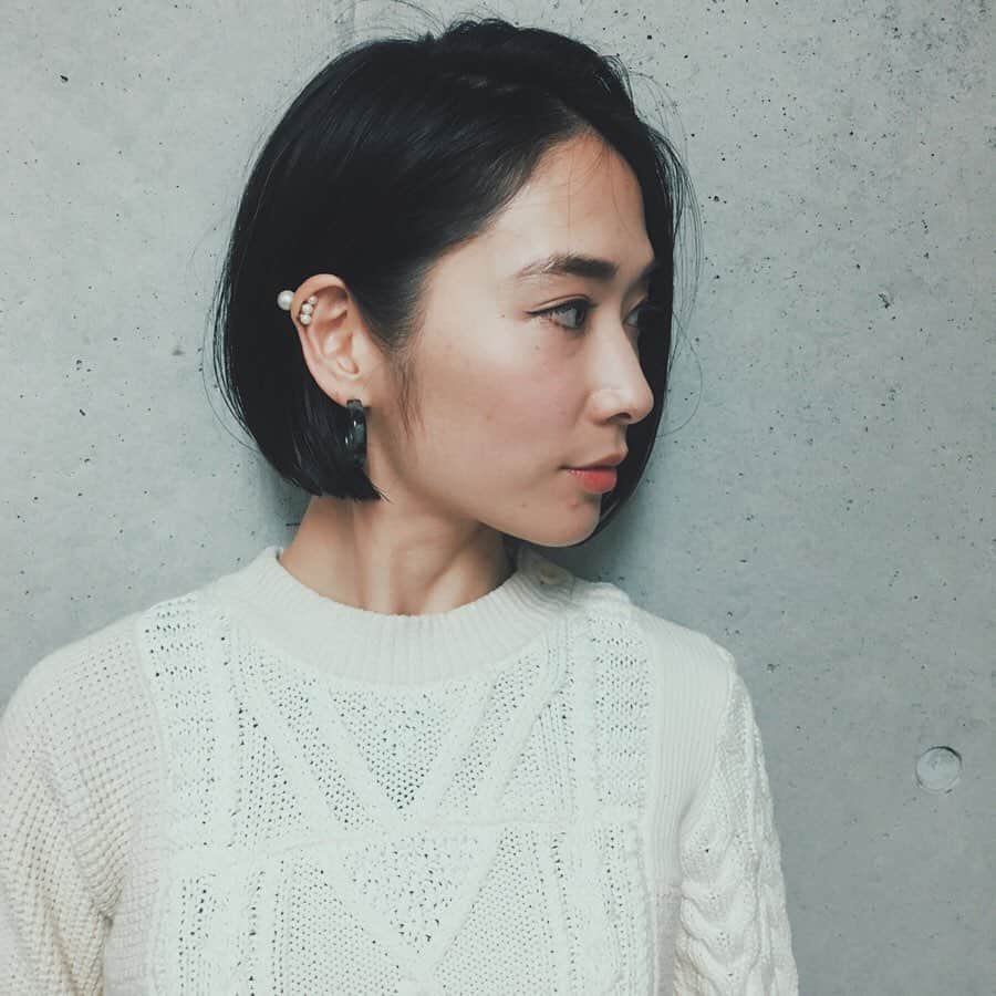 Yu-kiさんのインスタグラム写真 - (Yu-kiInstagram)「@yuki_0124 の髪を初めてこんなにカットした✂️ユキの洋服や全体のバランスに合わせたミニボブ。とっても似合ってる🖤親友の髪をずっと切れるのもしあわせだな🙈#fukuoka#japan」12月10日 18時01分 - yu_ki96