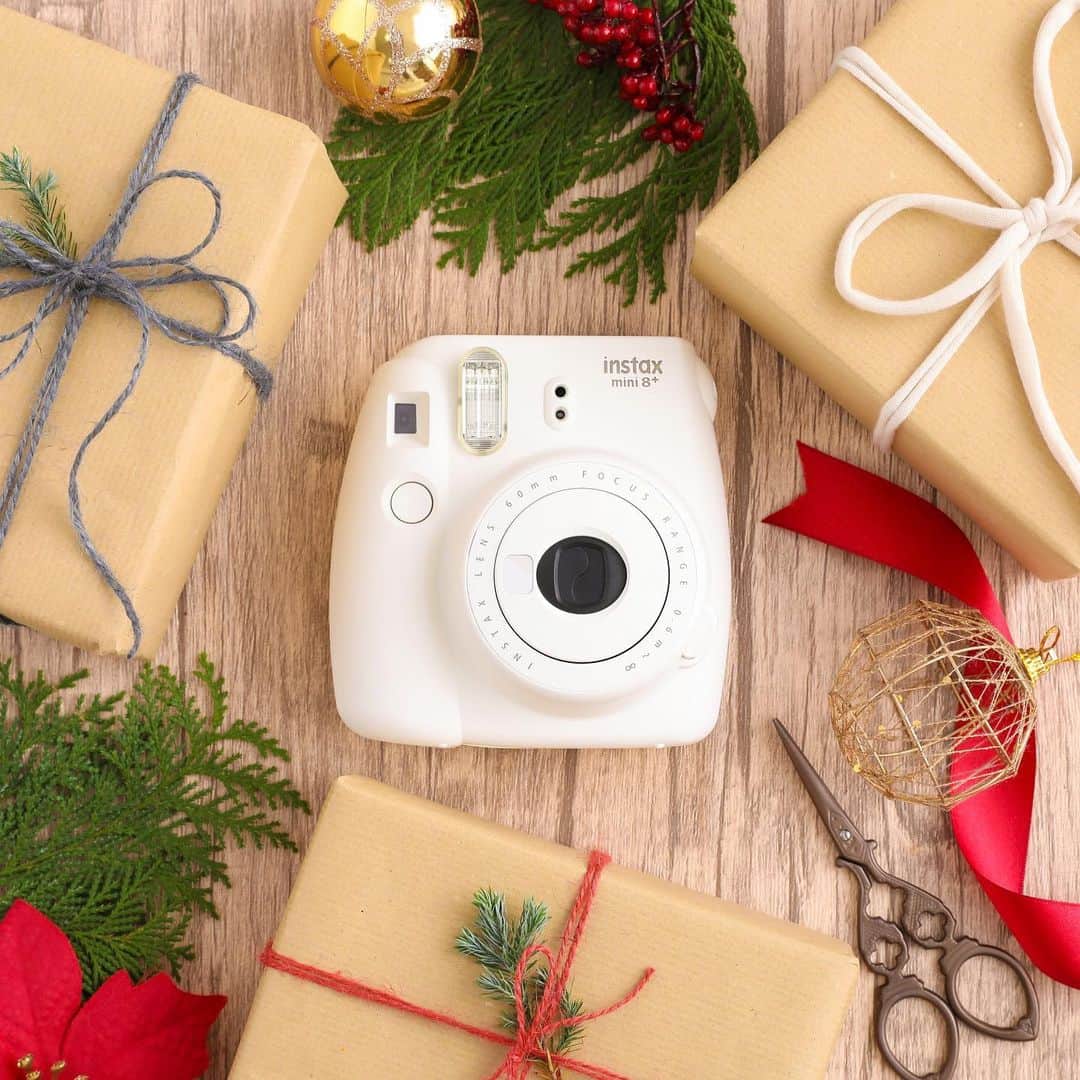 Fujifilm instaxさんのインスタグラム写真 - (Fujifilm instaxInstagram)「.﻿ もうすぐクリスマスシーズン♪﻿ 個性豊かなチェキをプレゼントすれば、喜んでもらえること間違いなし☆﻿ ﻿ カラバリ豊富なかわいらしいフォルムの「mini8+」﻿ みんなでワイワイ楽しめるプリンター「mini Link」﻿ 音も入れることができちゃう「mini LiPlay」﻿ ﻿ あなたなら、どれがもらえたら嬉しいですか？﻿ ﻿ みなさんもクリスマスらしい瞬間のチェキを #instaxlife でぜひ投稿してください。﻿ 素敵な写真は、本アカウントにてご紹介をさせて頂きます！﻿ ﻿ #instax #instaxcamera #instaxmini #mini8plus #miniLink #miniLiPlay #cheki #チェキ #FUJIFILM #富士フイルム #スマホプリント #スマホプリンター #フォトプリンター #ホリデーシーズン #クリスマス #クリスマスプレゼント #ギフト #プレゼント #xmas #クリスマス準備 #チェキのある生活 #マイチェキ #instaxlife」12月10日 18時02分 - cheki_instax