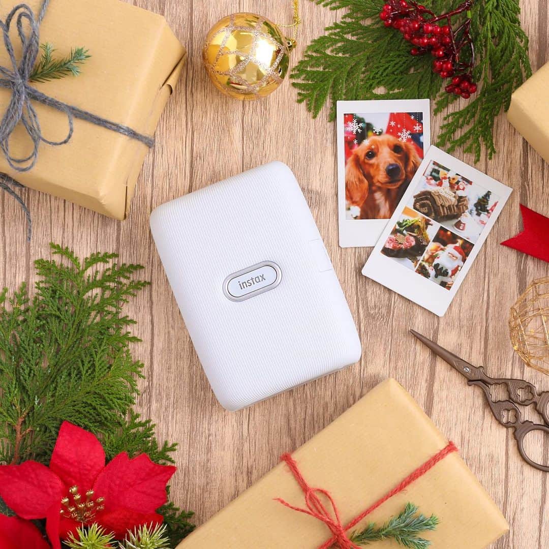 Fujifilm instaxさんのインスタグラム写真 - (Fujifilm instaxInstagram)「.﻿ もうすぐクリスマスシーズン♪﻿ 個性豊かなチェキをプレゼントすれば、喜んでもらえること間違いなし☆﻿ ﻿ カラバリ豊富なかわいらしいフォルムの「mini8+」﻿ みんなでワイワイ楽しめるプリンター「mini Link」﻿ 音も入れることができちゃう「mini LiPlay」﻿ ﻿ あなたなら、どれがもらえたら嬉しいですか？﻿ ﻿ みなさんもクリスマスらしい瞬間のチェキを #instaxlife でぜひ投稿してください。﻿ 素敵な写真は、本アカウントにてご紹介をさせて頂きます！﻿ ﻿ #instax #instaxcamera #instaxmini #mini8plus #miniLink #miniLiPlay #cheki #チェキ #FUJIFILM #富士フイルム #スマホプリント #スマホプリンター #フォトプリンター #ホリデーシーズン #クリスマス #クリスマスプレゼント #ギフト #プレゼント #xmas #クリスマス準備 #チェキのある生活 #マイチェキ #instaxlife」12月10日 18時02分 - cheki_instax