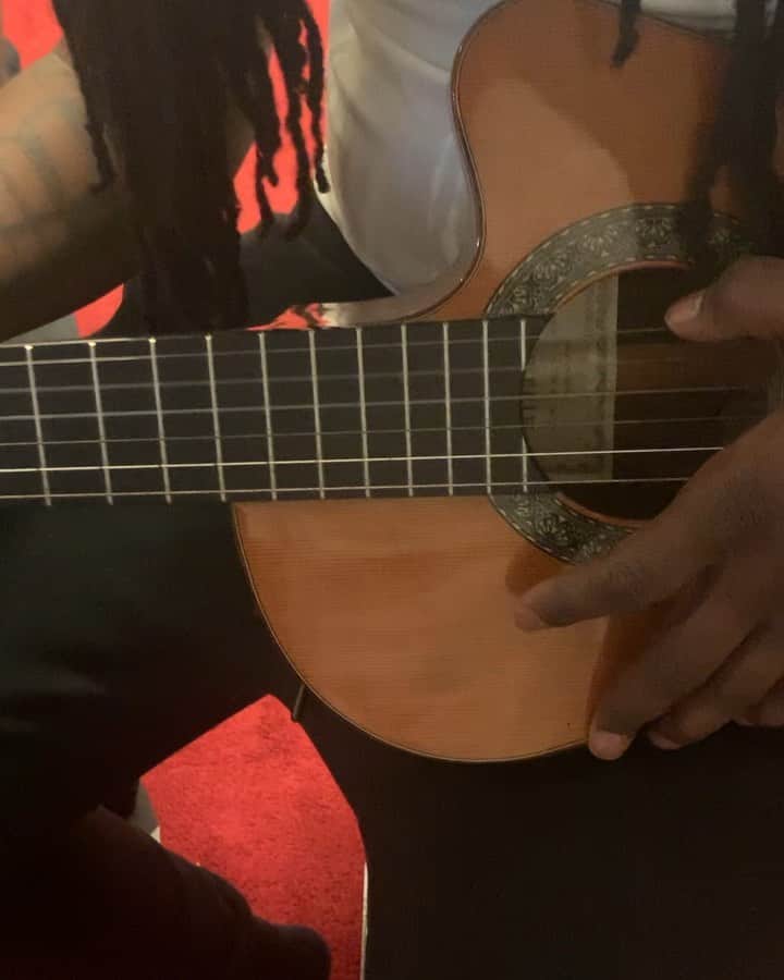 ワイクリフ・ジョンのインスタグラム：「When ever u come see uncle wyclef it’s transition time from one of the worlds greatest battle rapper to Rockstarr @arsonal103 will take over 2020 pay attention #jersey」