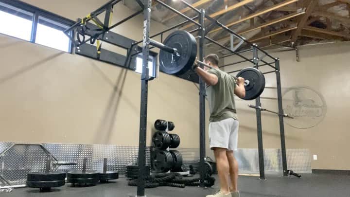 ジェイコブ・ダルトンのインスタグラム：「Pretty fun little circuit yesterday... try it out and let me know what you think! . •3 overhead squats •10 pull ups •30 sec jump rope •30 sec assault bike 5 rounds 🤘🏼 get after it! #circuittraining #kagedmuscle」