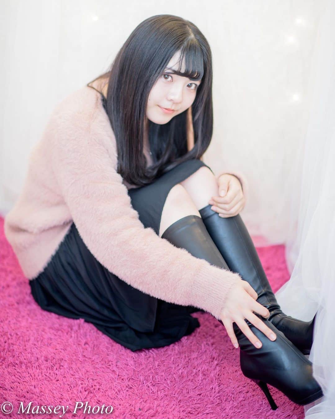 のインスタグラム：「. . . . 「ウーロンフォトスタジオ」で撮った写真です。 モデルは、水瀬 凛ちゃんです。 It is a picture taken in the studio “oorong photo studio”. Her name is Rin Mizuse. . . #ポートレート #ポートレート女子 #ポートレートモデル #ポートレート撮影 #ポートレート部 #ポートレイト #ポトレ #被写体 #モデル #被写体モデル #写真部 #東京カメラ部 #サロンモデル #撮影会モデル #撮影会の女神さま #portrait #excellent_portraits #girlsphoto #cute #lovers_nippon_portrait #portrait_perfection #portraitphotography #japanesegirl #japanesemodel #model #tokyogirl #모델촬영 #인물사진」