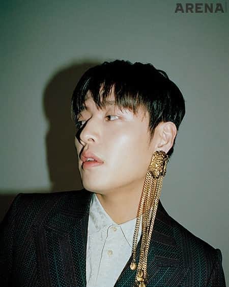 のインスタグラム：「Kang Ha Neul @galpos3 For ARENA HOMME Magazine December Issue💛 . . . . . #강하늘 #KangHaNeul  #김하늘 #koreanboy#맞팔 #셀스타그램 #셀카 #얼스타그램 #데일리 #선팔 #인스타그램  #l4l #f4f  #like4like #ootd  #おしゃれ #オシャレ #いいね返し #フォロー #韓国人 #韓国 #セルカ #自撮り #ファッション #フォロー #korean」