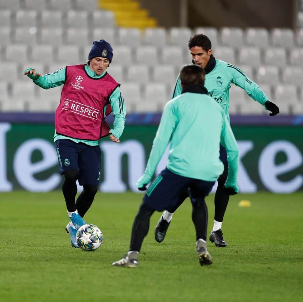 ルカ・モドリッチさんのインスタグラム写真 - (ルカ・モドリッチInstagram)「#HalaMadrid ⚽️⚽️⚽️」12月11日 5時34分 - lukamodric10