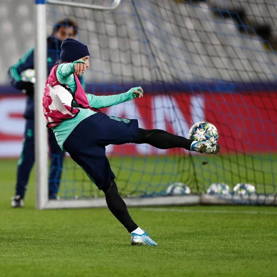 ルカ・モドリッチさんのインスタグラム写真 - (ルカ・モドリッチInstagram)「#HalaMadrid ⚽️⚽️⚽️」12月11日 5時34分 - lukamodric10