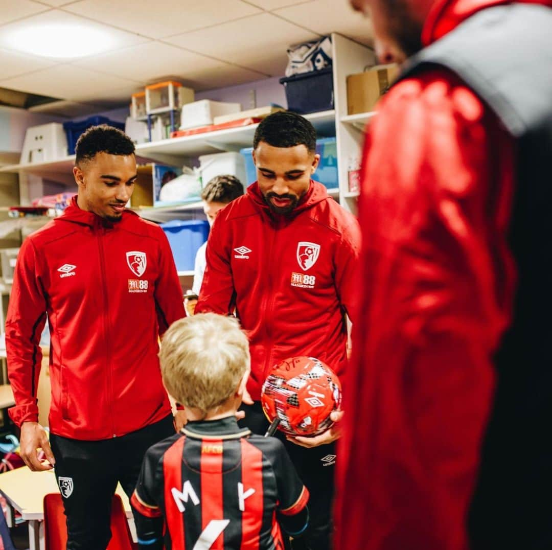 ジュニア・スタニスラスさんのインスタグラム写真 - (ジュニア・スタニスラスInstagram)「Loved every minute spending some time with the kids at Poole hospital today. So many great little characters!」12月11日 5時34分 - juniorstanislas