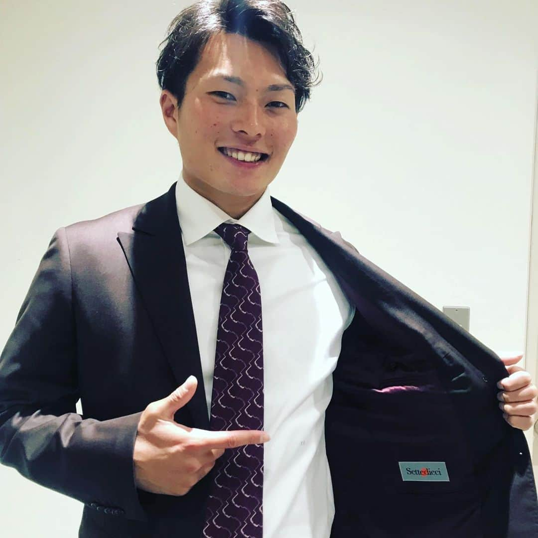 北條史也さんのインスタグラム写真 - (北條史也Instagram)「今日はこのスーツで契約更改に挑みました。 #settedieci」12月10日 20時50分 - f.hojoh