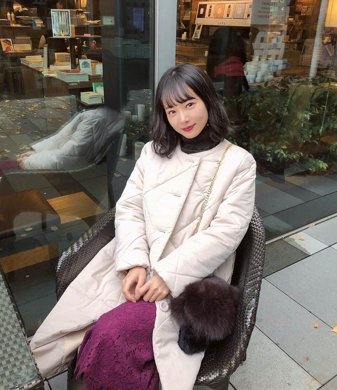 西川瑞希（みずきてぃ）さんのインスタグラム写真 - (西川瑞希（みずきてぃ）Instagram)「今日は撮影で代官山へ❤︎何度来てもこの雰囲気すきだなぁ☺︎打ち合わせがてらTSUTAYAのカフェでもまったり…☕️ . 🧥… @cheriemona_official . #shotting #today #daikanyama #tsutaya #代官山 #コート #冬コーデ」12月10日 20時43分 - mizuki_nishikawa_