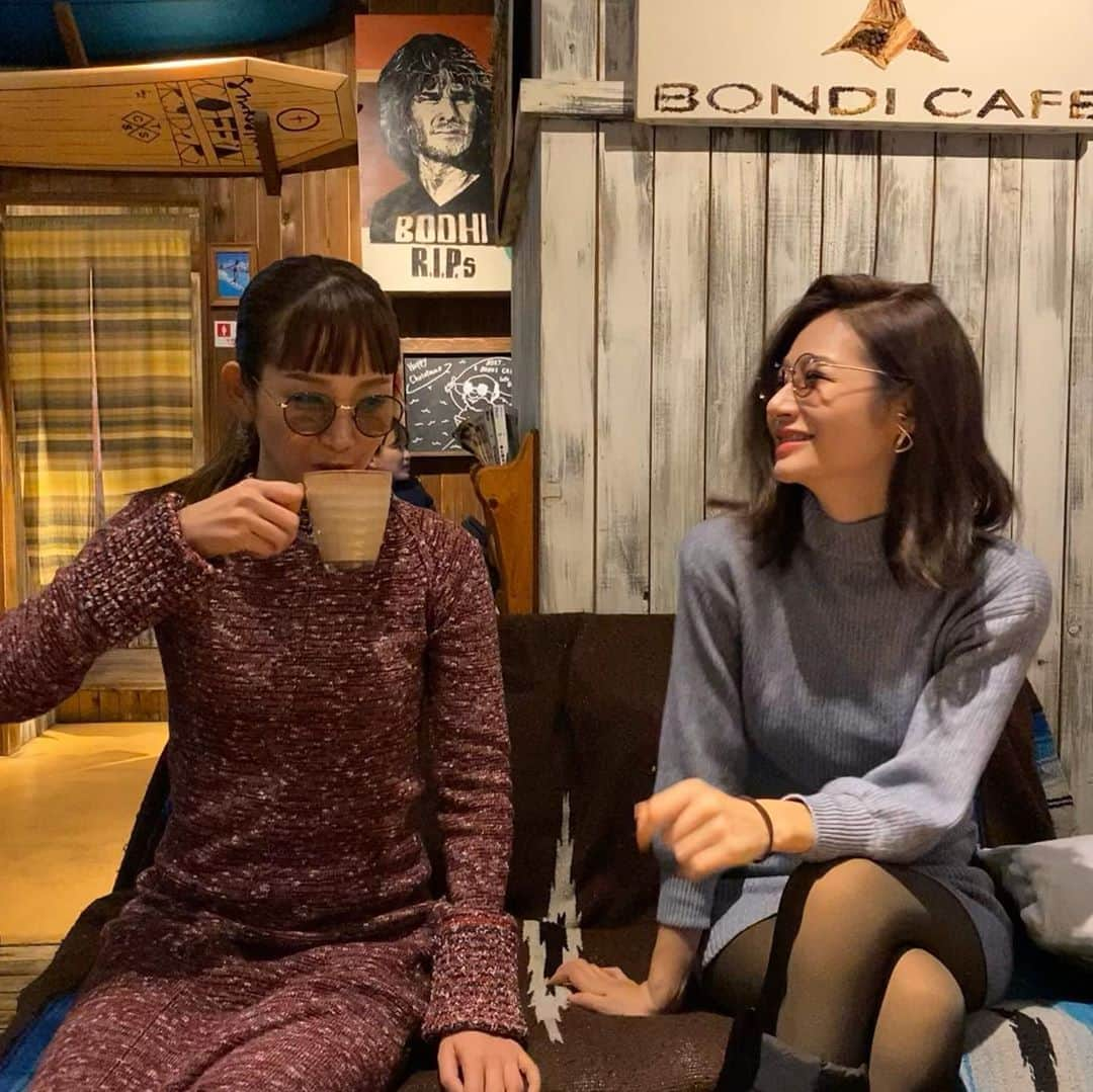 中上真亜子さんのインスタグラム写真 - (中上真亜子Instagram)「ひっさしぶりの3人🥰 麗香の出産祝いで集まったよ👶 体はきつそうだけど、元気そうでよかった☺️みんなの目つぶりとゆりえの着替えをどうぞ。 #いらない .  #はるなにテレビ電話したら安定の出ない #はるなもイタリアで奮闘中 #キャンパスナイトフジ #もう変換も出て来ないよ #10年前だよそりゃ歳を重ねるよね  そして今夜のドォーモはっ 黒木さんとジェネさん そして美人の彼氏はどんな人 って企画です🥰よかったら是非に」12月10日 20時43分 - maako_nakagami