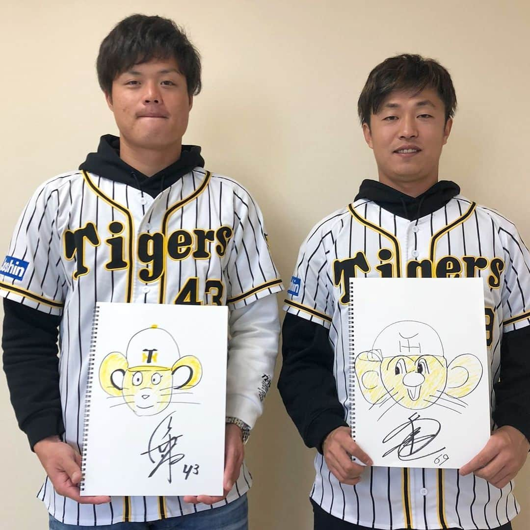 阪神タイガースさんのインスタグラム写真 - (阪神タイガースInstagram)「島本選手と守屋選手が泉大津市の『社会福祉法人穴師福祉会ワークショップかりん』を訪問しました！的当てゲームや似顔絵対決で、皆さんと楽しい時間を過ごしました^ ^ #守屋功輝 選手 #島本浩也 選手 #社会貢献 #トラッキー似顔絵対決 #どっちが似てますか？ #阪神タイガース」12月10日 21時05分 - hanshintigers_official