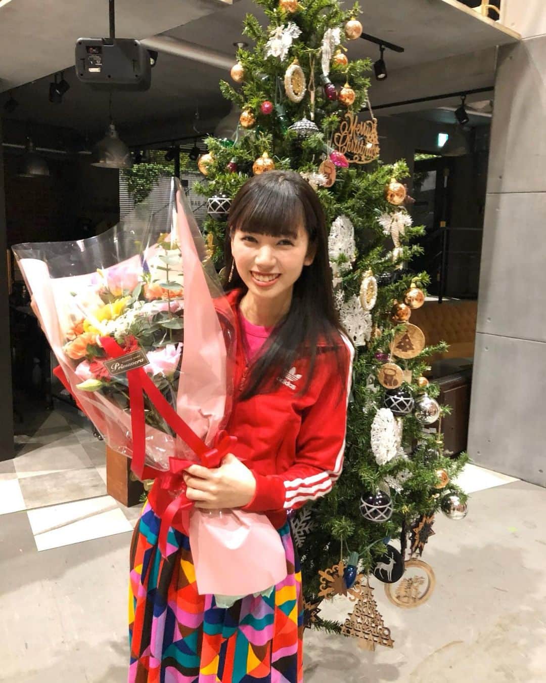 きなりのインスタグラム：「#俺の話は長い 昨日オールアップしました🙏 遂に、これでおしまいです…！ わたしの初めての連ドラ、そしてレギュラーとして、千田小雪ちゃんとして、作品の一部になれました この4ヶ月間、本当に色んな新しい感情まみれで楽しくもあり大変でした でも俺話チームの皆さんが温かく向き合って下さって、最後にはこんなに笑って終わることが出来ました！ 感謝してもしきれない事ばかり… わたしにとっての初心は俺話で経験した全て！ これからもっと色んなことがあるけれど、その度にこの現場で感じた全てを思い出して頑張っていきたいです！ まだ思い出にしたくないけど大切な思い出です！ずっと応援して下さった皆様、俺の話は長いを通じて知って下さった皆様、本当にありがとうございました👏 14日は最終回！最後まで見て下さいね☺️✌️」