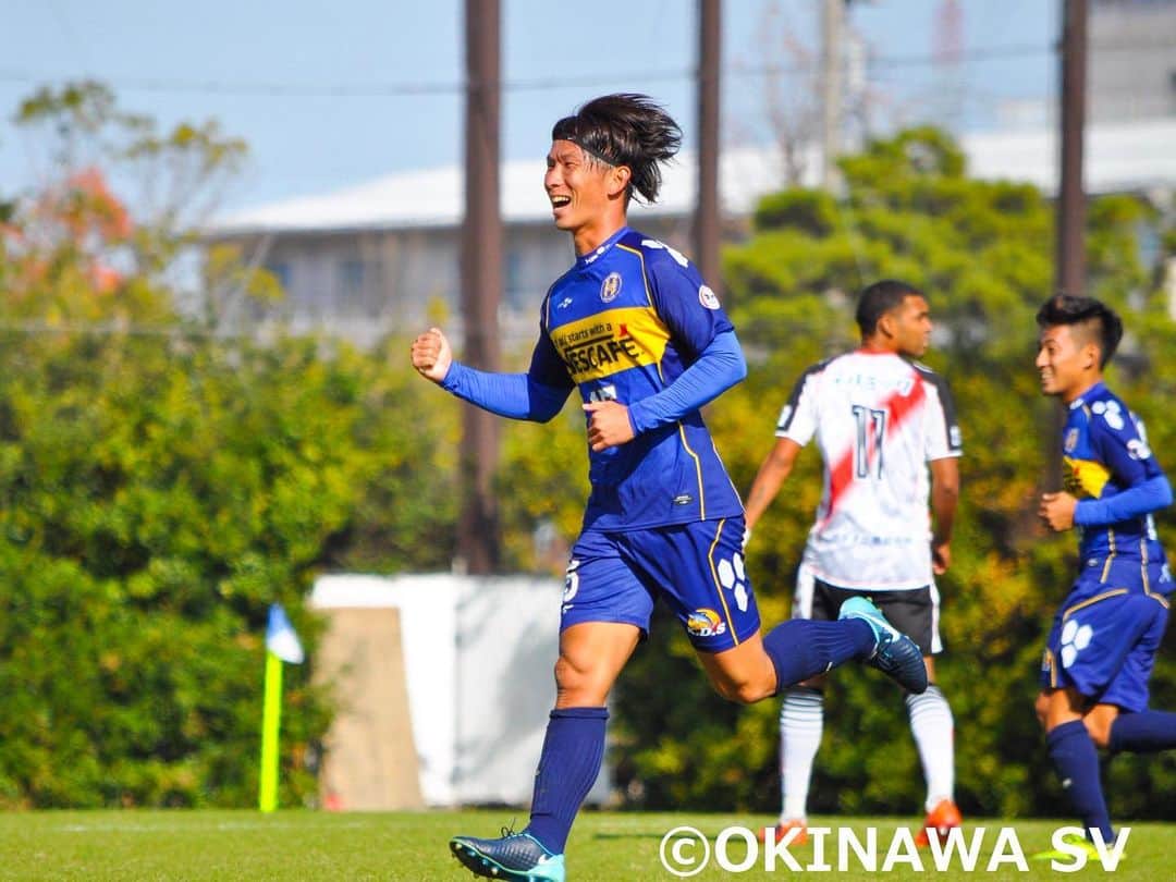 のインスタグラム：「: ~ 2019 Season / Player Stats ~  ★九州リーグ🥇 ★天皇杯沖縄県予選🥇 ★全国社会人リーグ予選ラウンド🥇 ★九州リーグ　ベストイレブン🏆  ◾九州リーグ ＊18試合 出場時間 : 1485分 / 得点 : ⚽️⚽️ ◾天皇杯沖縄予選 ＊2試合 出場時間 : 180分 / 得点 : ⚽️ ◾天皇杯 ＊2試合 出場時間 : 180分 / 得点 : 0 ◾全国社会人リーグ【予選】 ＊1試合 出場時間 : 80分 / 得点 : ⚽️ ◾全国社会人リーグ ＊1試合 出場時間 : 80分 / 得点 : 0 ◾全国地域チャンピオンズリーグ ＊3試合 出場時間 : 270分 / 得点 : ⚽️⚽️  【公式戦 合計】 出場時間 : 2275分 / 得点 : ⚽️⚽️⚽️⚽️⚽️⚽️  2019シーズンも多大なるご声援ありがとうございました👍 : #日本#japan#沖縄#okinawa #沖縄SV#九州リーグ#KYFA #サッカー#Soccer#Football #playfor #player#stats#data#info #good#team#teammates #2019#season #ありがとうございました」