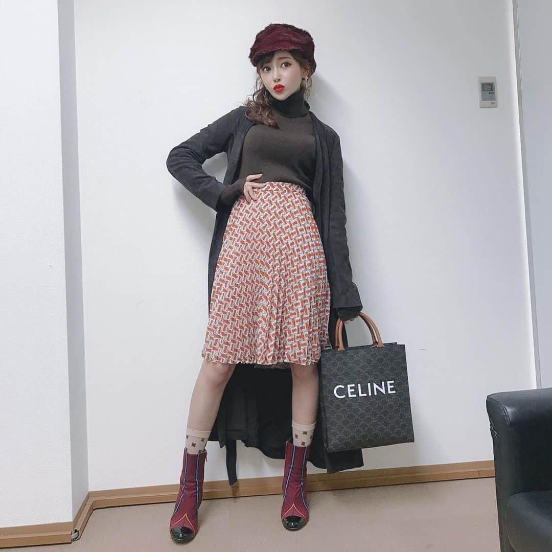 明日花キララのインスタグラム：「忘年会コーデ🙃🙂🙃💭」