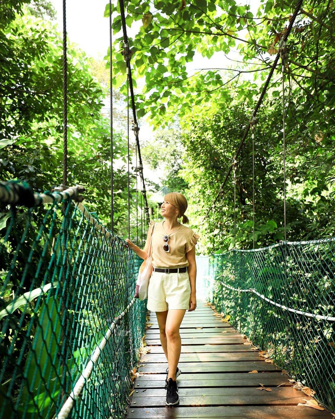 吉田ちかさんのインスタグラム写真 - (吉田ちかInstagram)「I’ve always wanted to try the safari look lol What better place than Eco Park one of the oldest forest reserves in Kuala Lumpur? (well, Africa yes... someday!) Walking from hanging bridge to hanging bridge, felt a little like Tarzan lol﻿ ﻿ 前からトライしてみたかったサファリコーデ🦁都内のど真ん中にあり、クアラルンプールで最も古い森林保護区の一つ「エコパーク」にて😚 吊り橋から吊り橋へと渡ってターザンになった気分w ﻿ ﻿ BTW! 明日11日、読売新聞 夕刊の「Pop Style」で紹介されます☆よかったらチェックしてください❤️」12月10日 21時20分 - bilingirl_chika