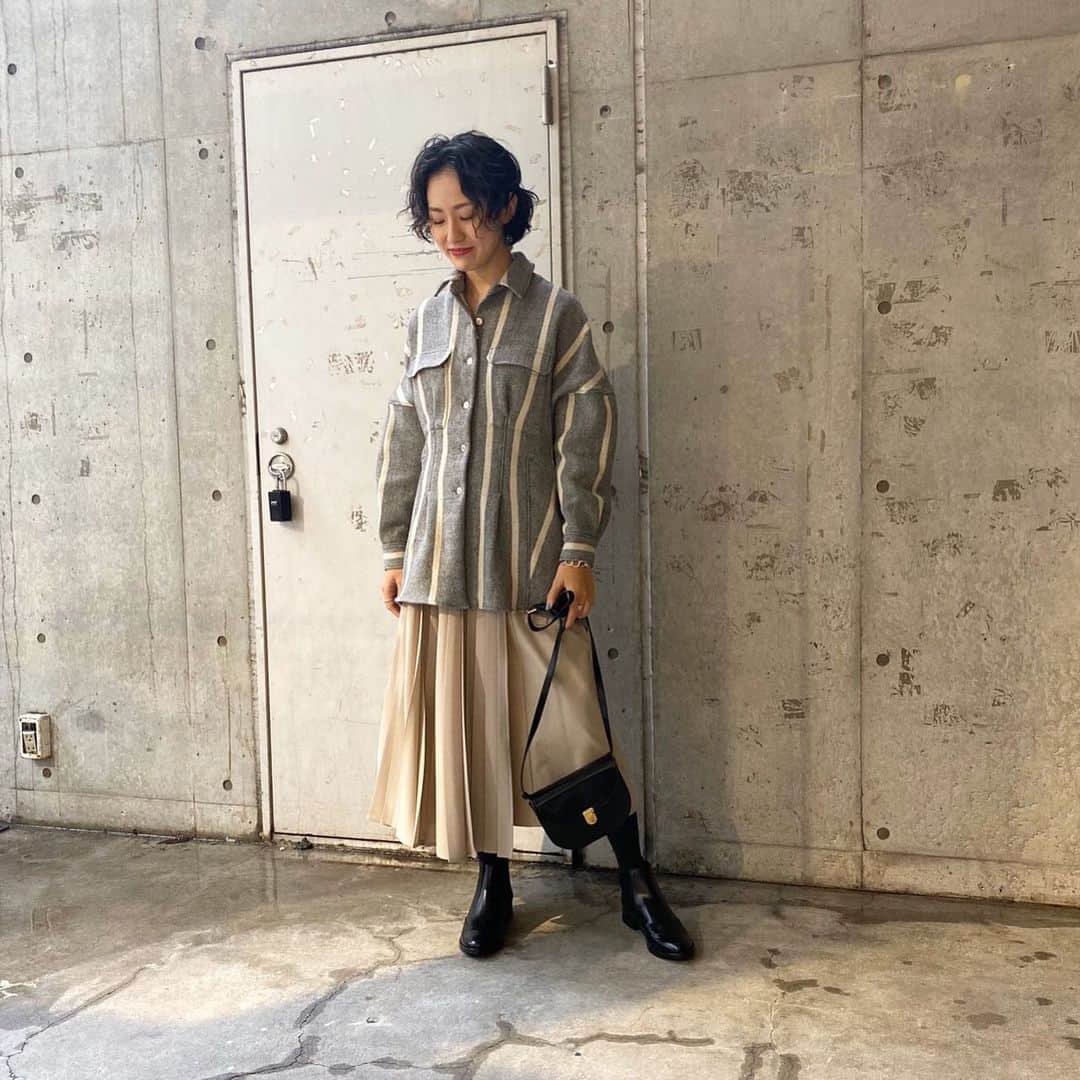 FREAK'S STORE渋谷さんのインスタグラム写真 - (FREAK'S STORE渋谷Instagram)「【 Lady's Styling 】﻿ ﻿ ﻿ ［item］﻿ ﻿ STRIPE LINEN WOOL SHIRT﻿ No.300-000-0015-0﻿ ¥36,000+tax → ¥28,800+tax(20%OFF)﻿ ﻿  @5_knot ﻿ ﻿  3way Millitary Pleats Skirt﻿ No.311-000-0028-0﻿ size: 1, 2﻿ ¥28,000+tax →¥22,400+tax(20%OFF)﻿ ﻿ @clane_official ﻿ ﻿ ﻿ model: @kozueozaki1030 (167cm)﻿ ﻿ ※価格が変動することもございますので、予めご了承ください。﻿ ﻿ ﻿ #5knot #CLANE ﻿ #freaksstore #freaksstore19fw﻿ #freaksstore_shibuya_ladys ﻿」12月10日 21時28分 - freaksstore_shibuya